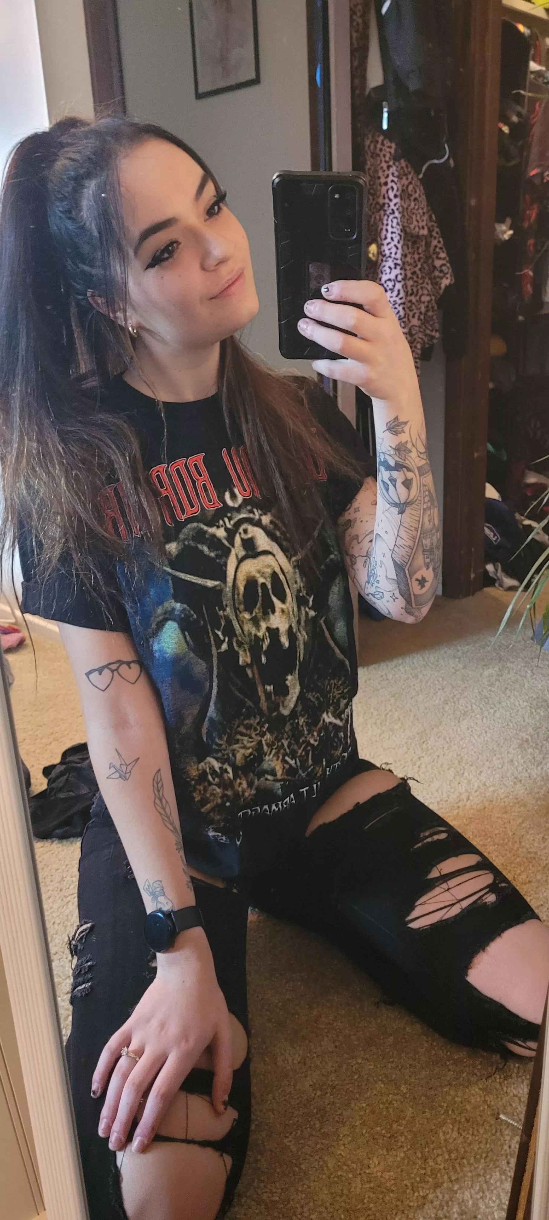 I'm a metalhead slut, wanna be fuck buddies?😚