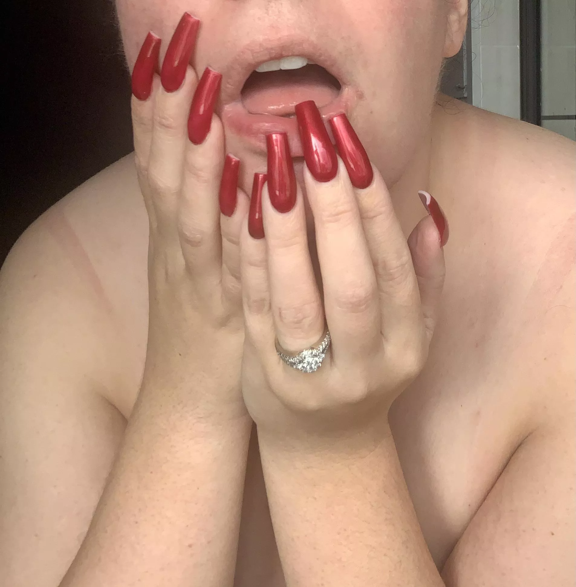 I’m a naughty nail tech… Cum see what I can do… 😈💅🏼💕