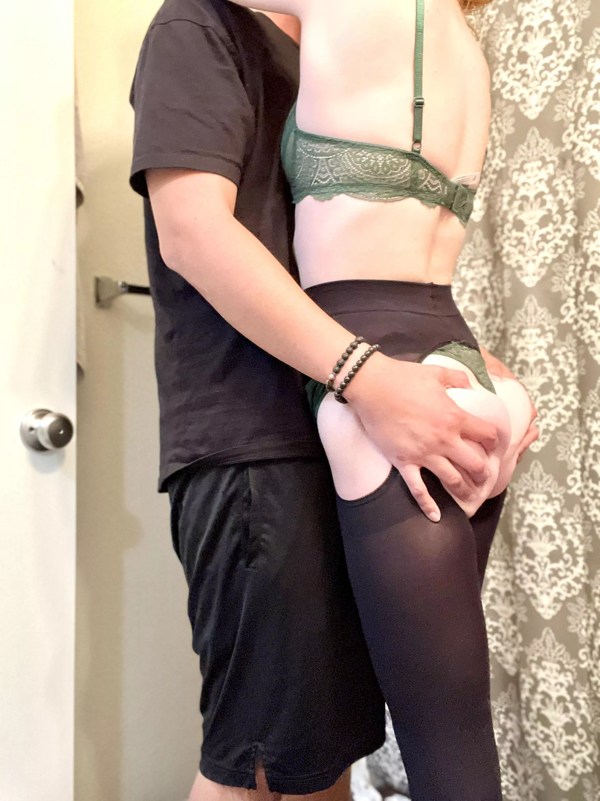 I’m already verified to r/couplesgonewild, but I can only post photos and I would like to post some videos. What do i need to do to post videos? (NSFW) [F] [M]