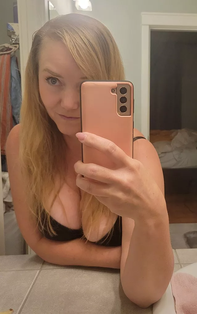 I'm bent over my bathroom sink. Now what? 😉 [F47]