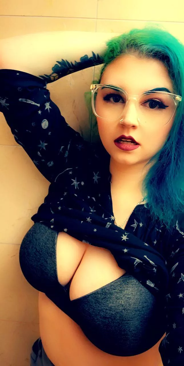 🥵 I’m dying to hear what you think of my page 🥵 New content multiple times a day, custom content available, X-rated sexting 💦 Let me fulfill your fantasies over and over 🖤🖤🖤