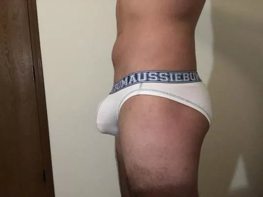 I’m seeing a lot of white undies lately!