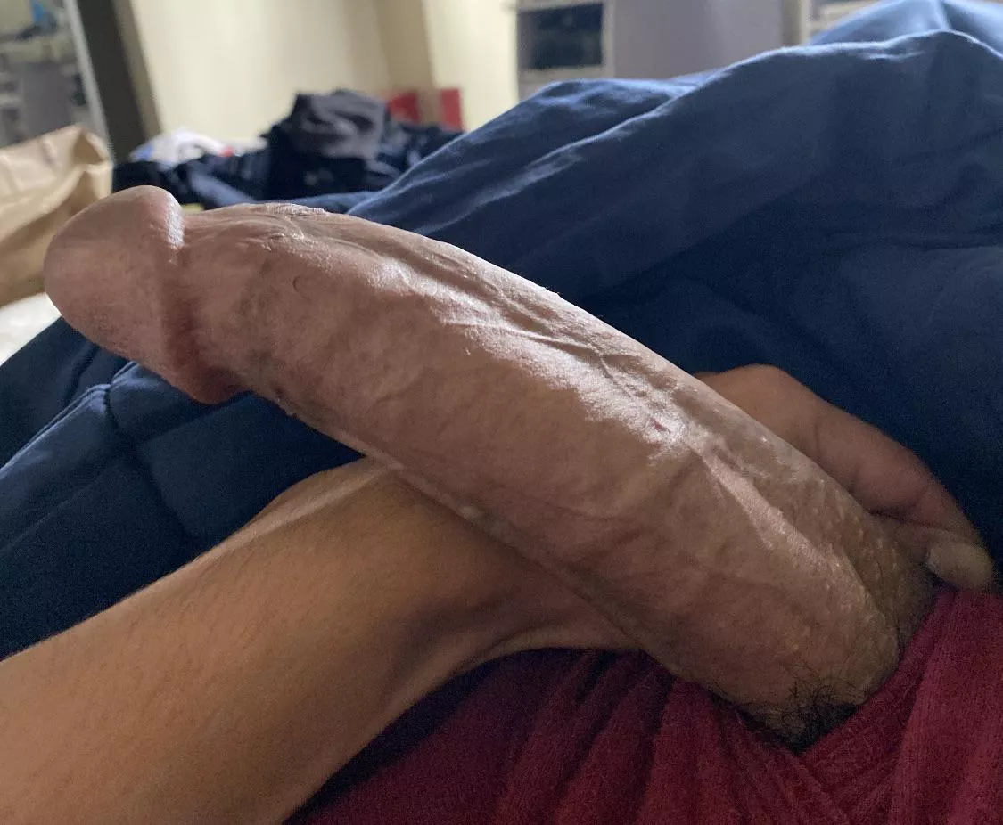 Iâ€™m straight but I just wanna know who would suck my cock