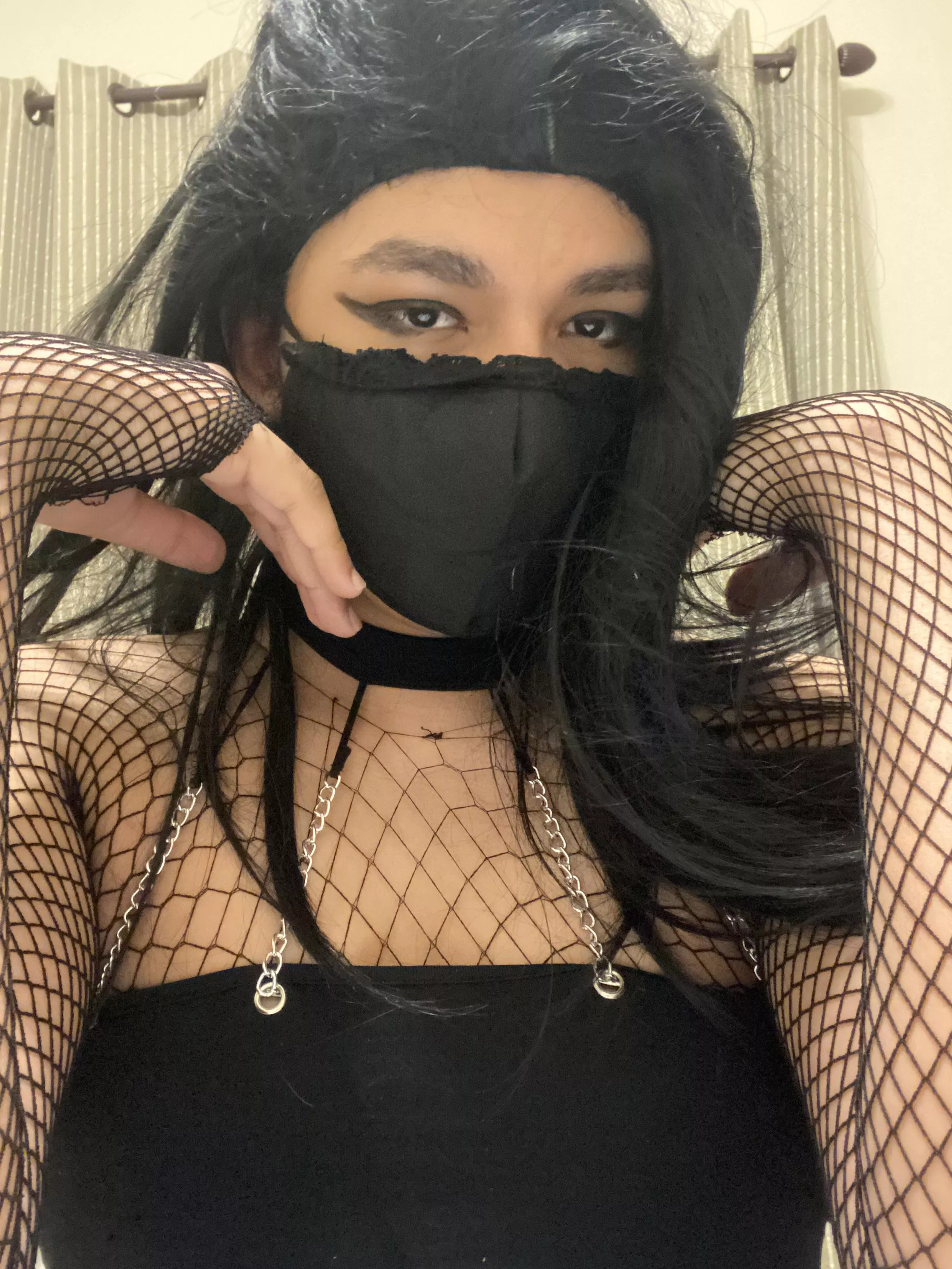 I’m your small titty goth bf and I wanna say you’re a hottie 😘