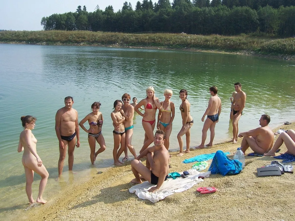 In this group, only 1 couple went naked, 2 ladies went topless, everyone else kept their bathing suit, and it didn't matter, they all had fun together.