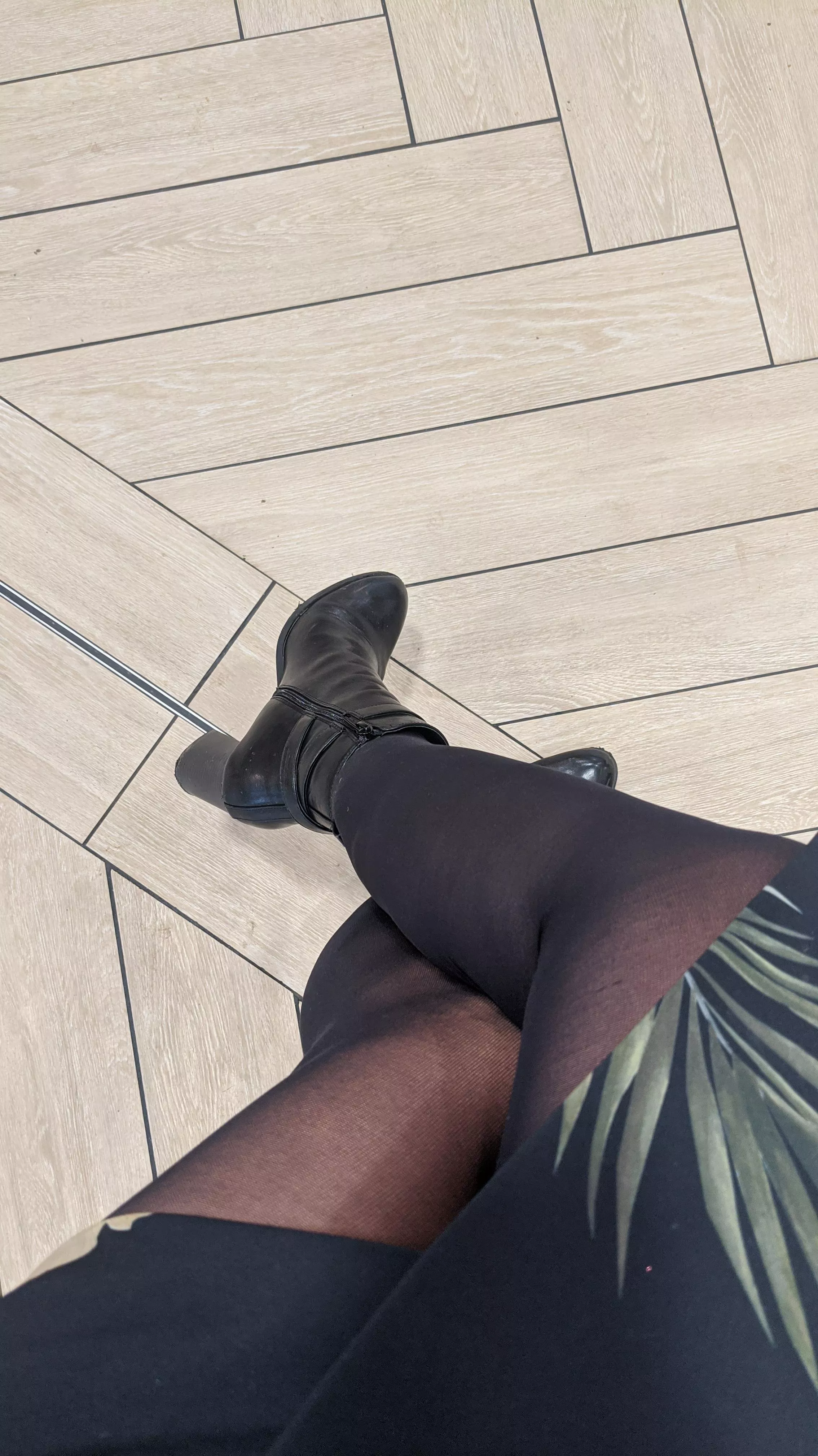 is autumn your favourite season ? pantyhose and boots ðŸ˜