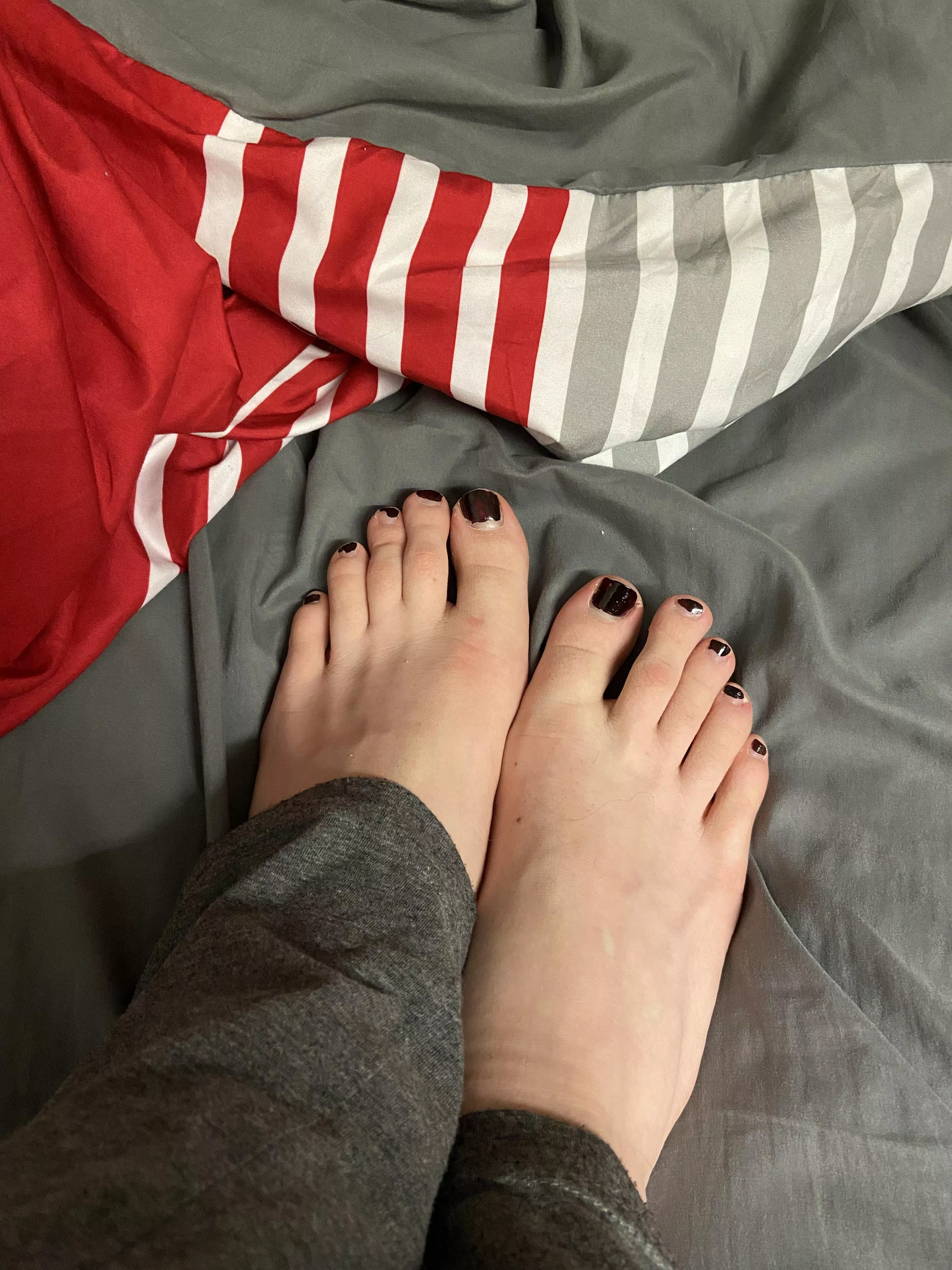 is it time to put new polish on my feet? ðŸ–¤