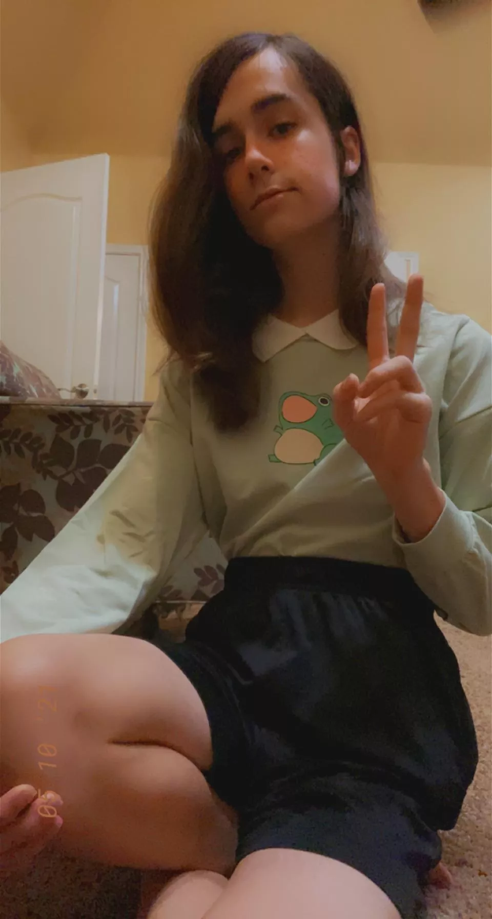 Is it wrong to post on a femboy subreddit when I consider myself trans??? I started out here before I made the decision that I was a girl and I never leftâ€¦ anyways frog ðŸ¸