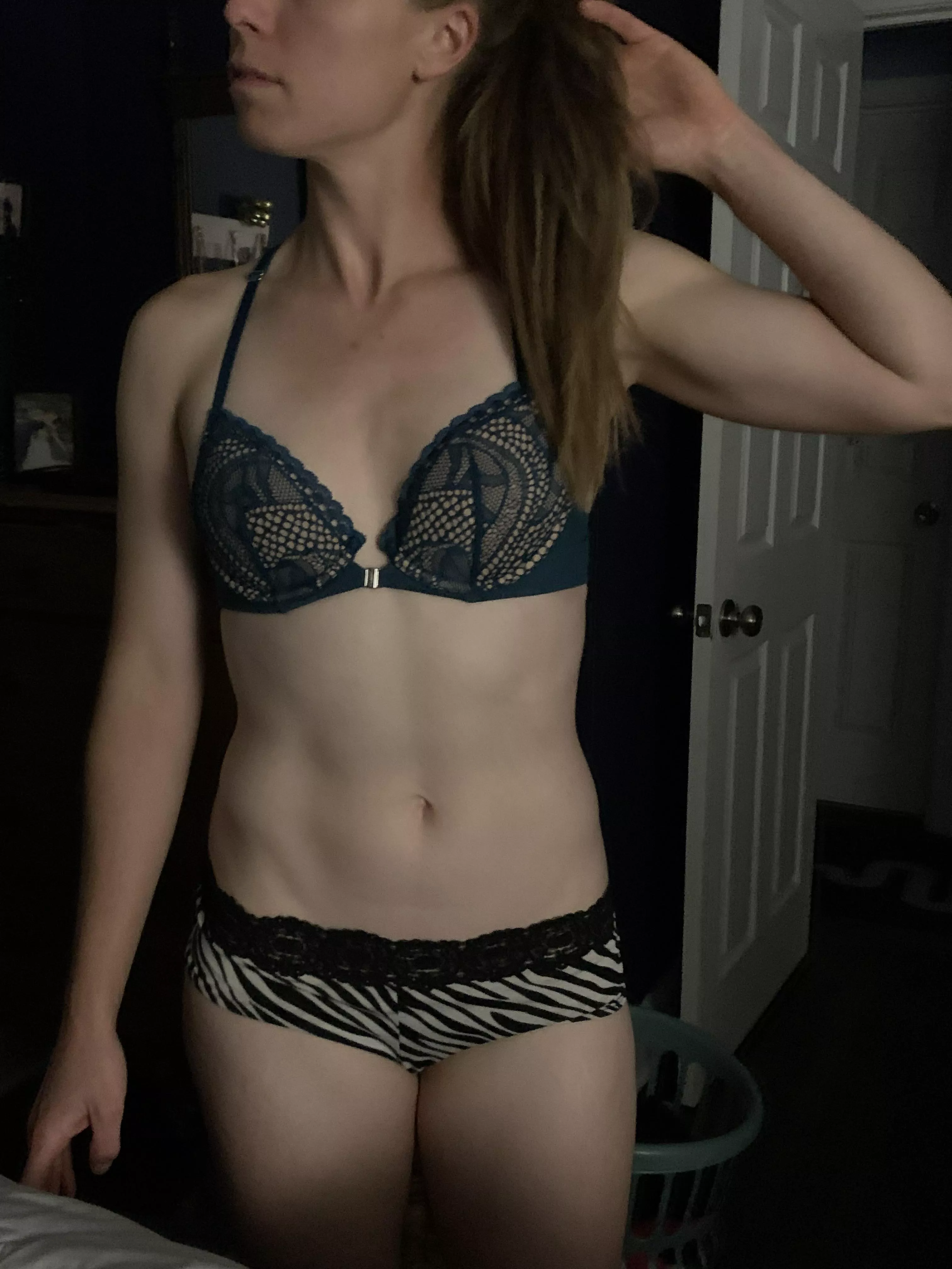 Is “look [f]uckable even in mismatched underwear” a viable fitness goal? 🤔