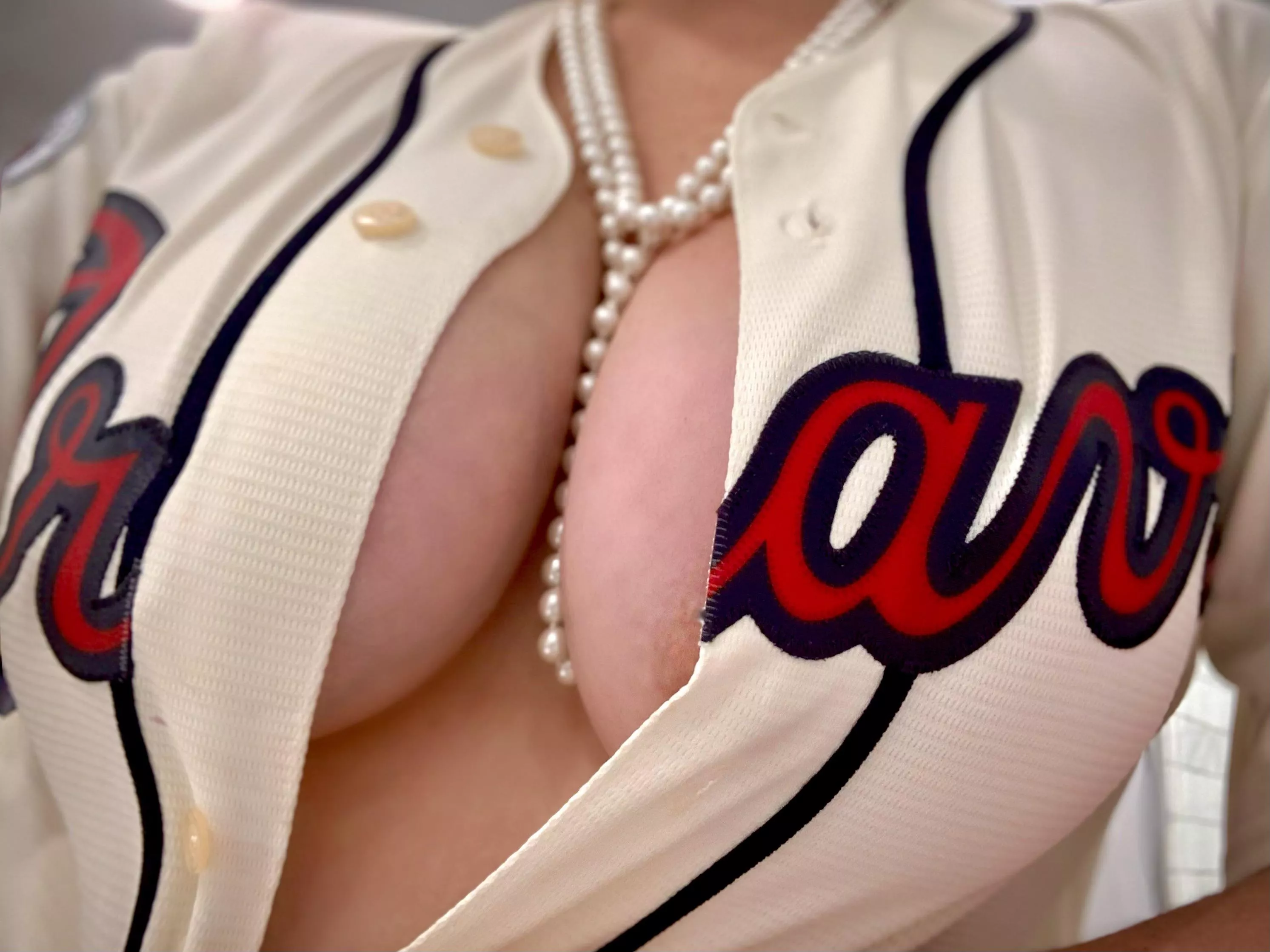 It brought us good luck last night, so here’s my contribution for Game #2! Let’s Go Braves!!! Chop Chop!!!❤️😘💦⚾️💦