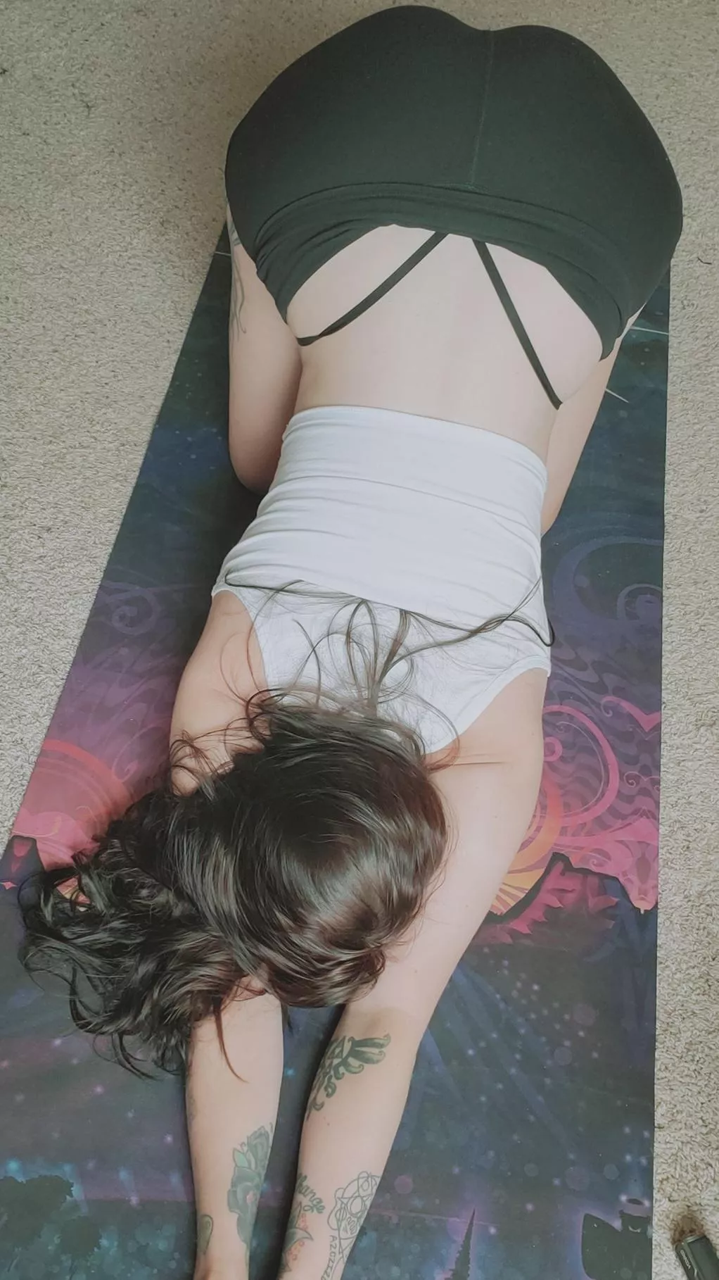 It feels so good to stretch [self]