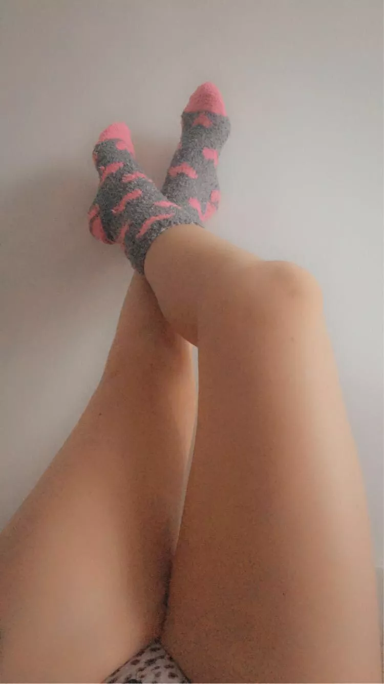 Itâ€™s a fluffy sock kinda day [f] who likes them? ðŸ’‹ [female]