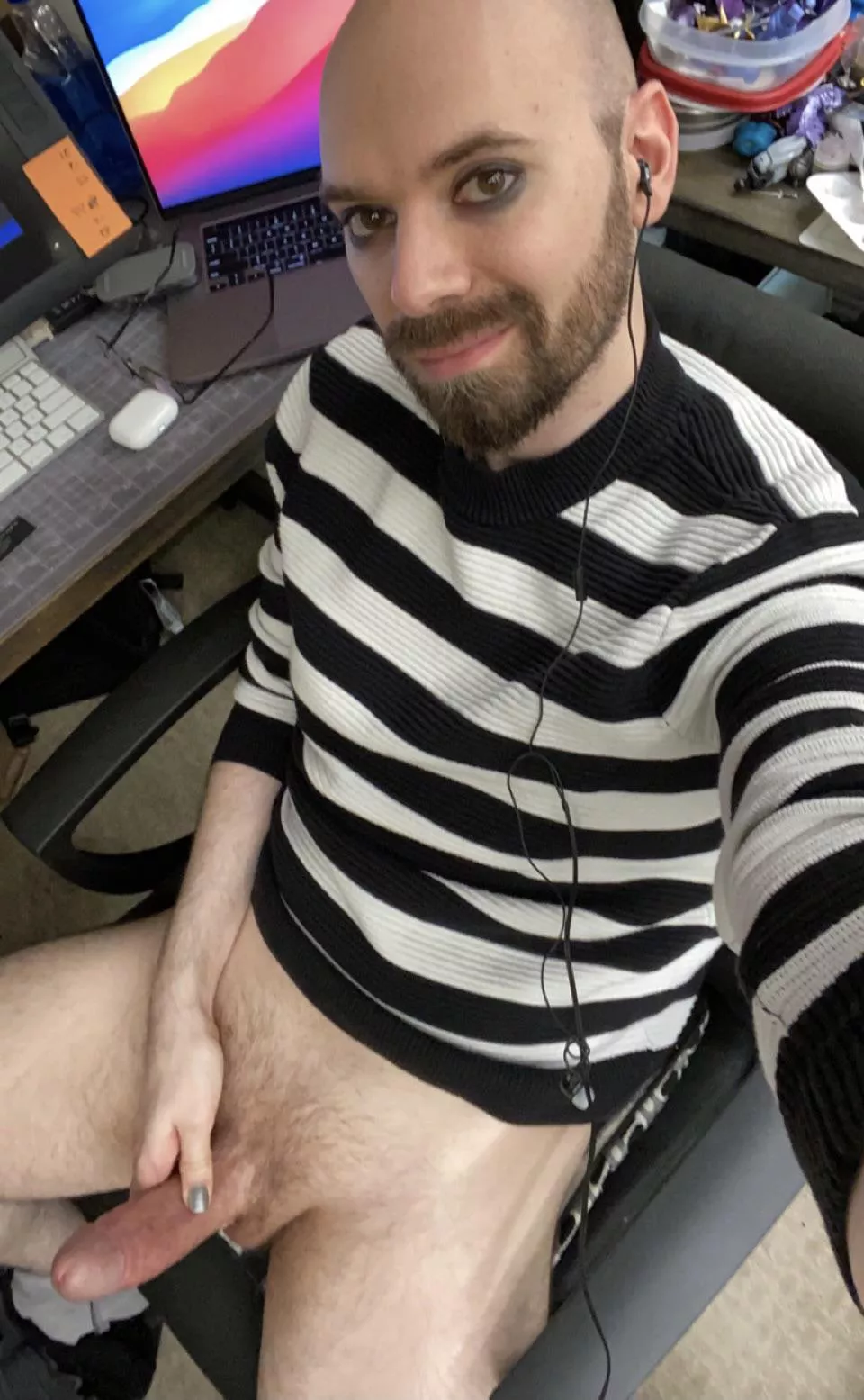 It’s a little cold in here, maybe you can help this Goth guy keep warm? DMs open to chat!