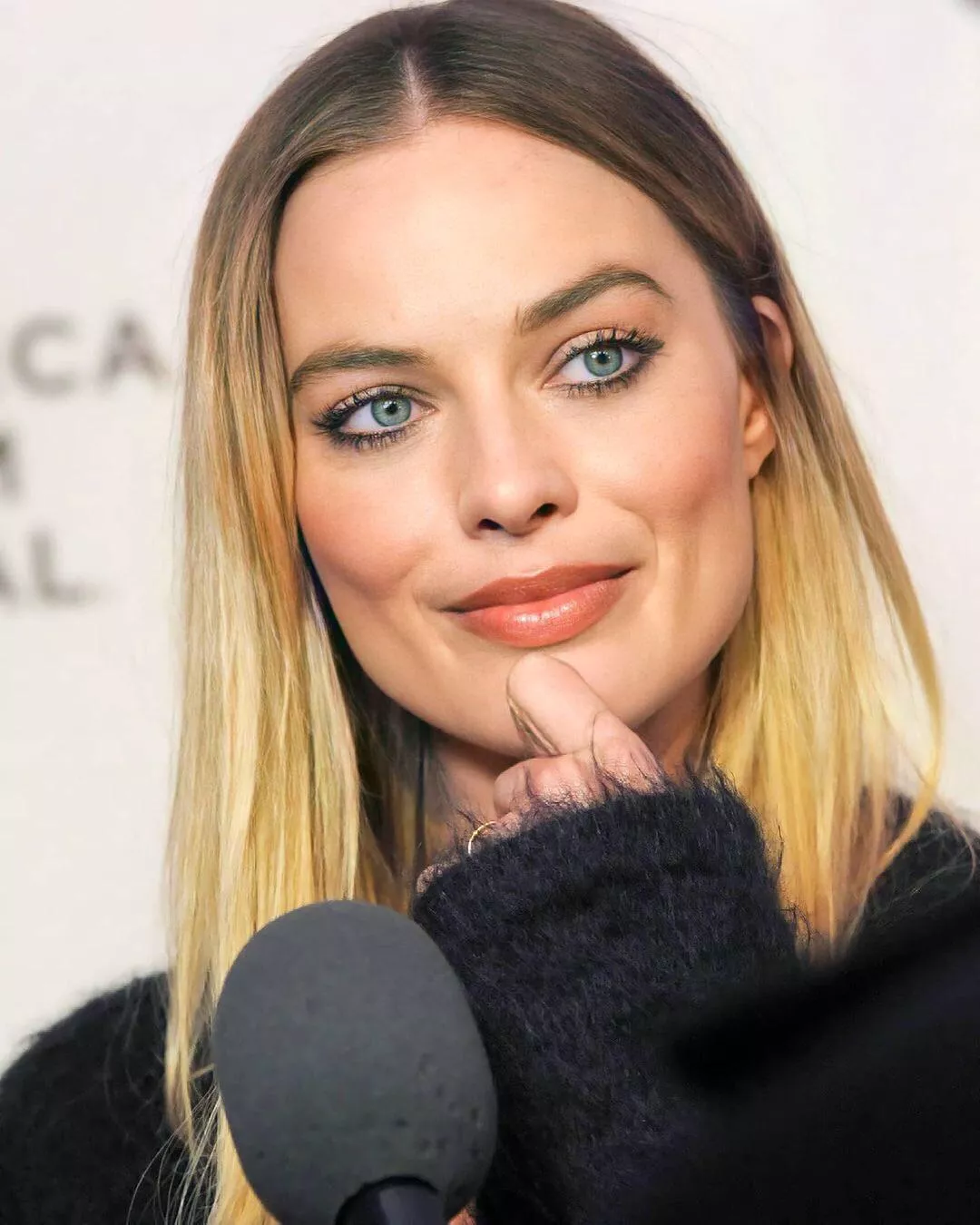 It's not hard to think what is going through Margot Robbie's head here.