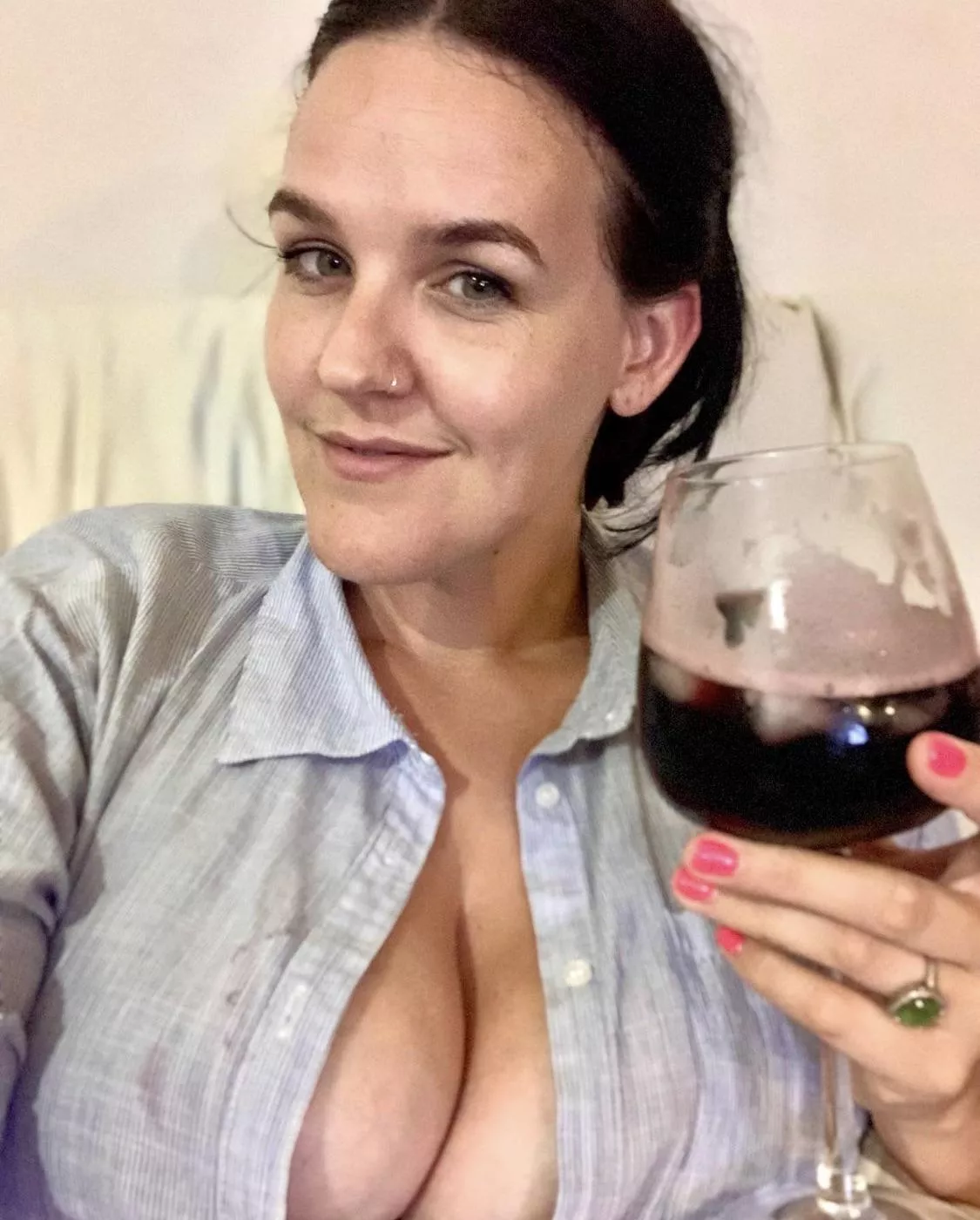 Itâ€™s that time againâ€¦ Wine Time! And unbutton my shirt time ðŸ¤£