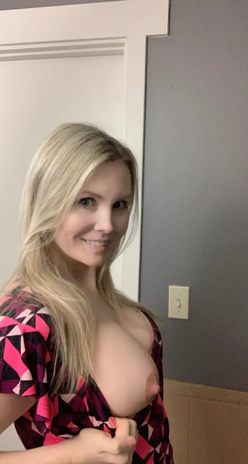 it’s your neighborhood milf,😘new content everyday 😘videos 😘extensive menu 😘fetish friendly 😘etc, link in comments