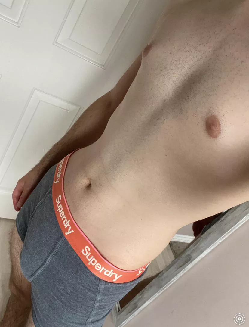 I’ve got a bit of a belly fetish….do you like mine? Dms open 😏