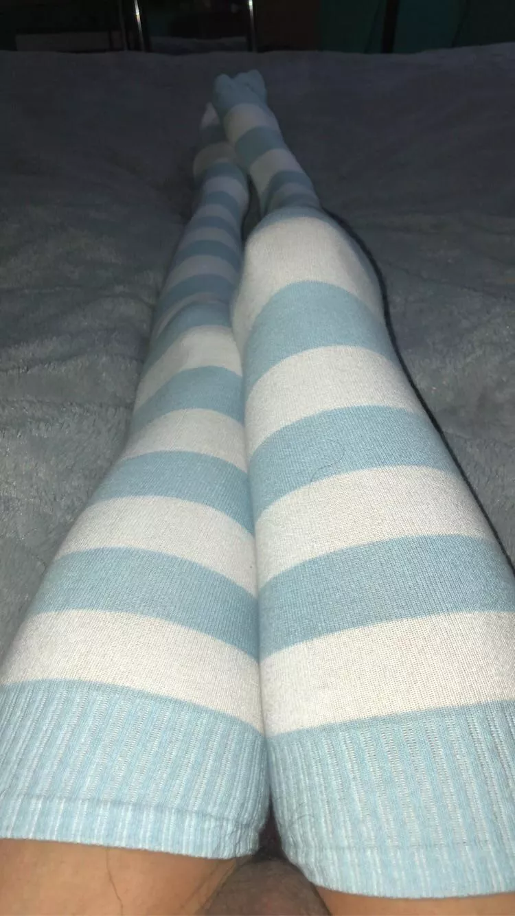 I’ve heard laying with thigh highs gets attention let’s see UwU x