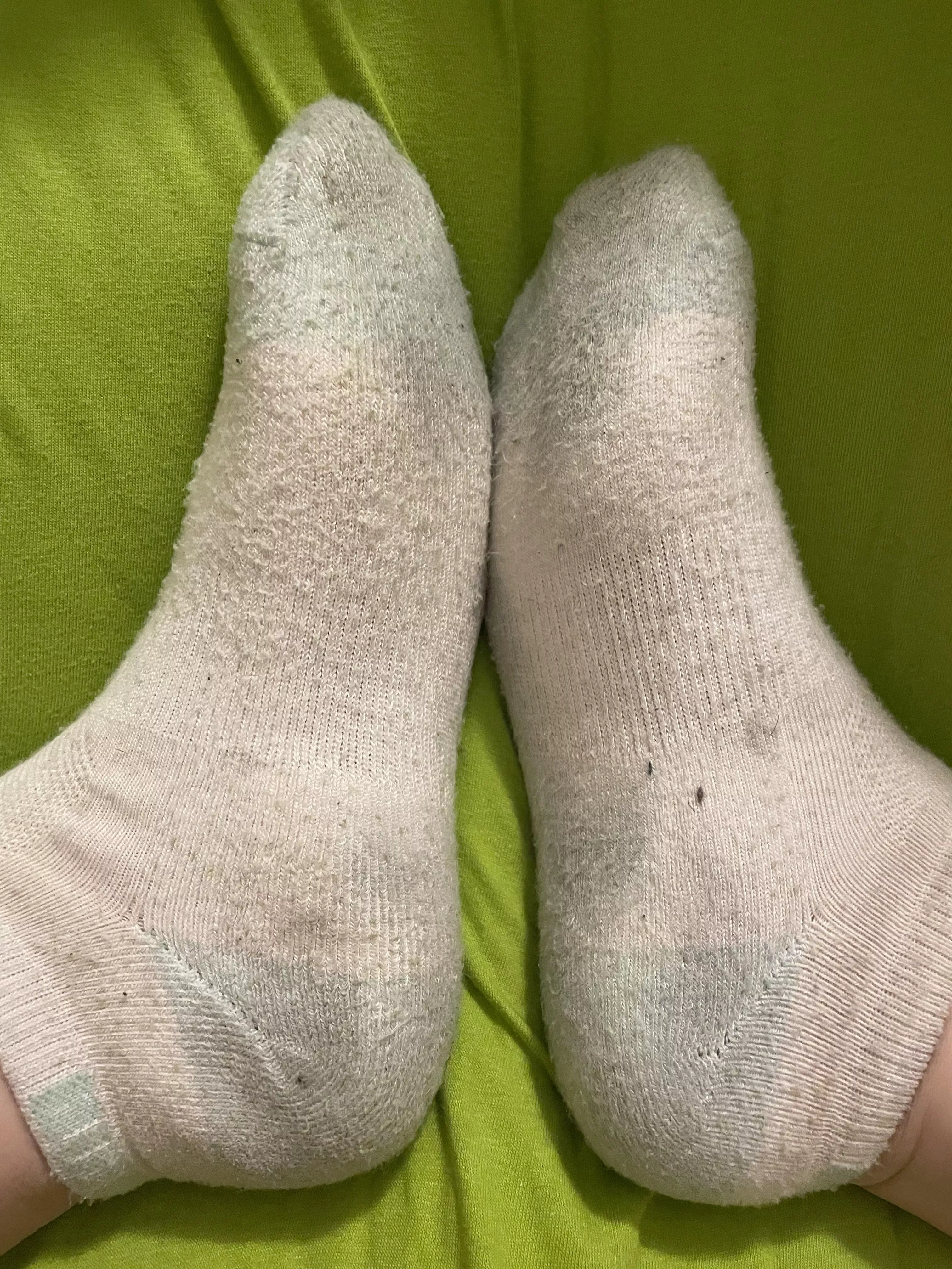 I’ve worn these for over a week. Worked multiple 12+hr shifts as a nurse in them as well as moved into a new house in them. These things are sweaty and gross at this point. Don’t you want a sniff????