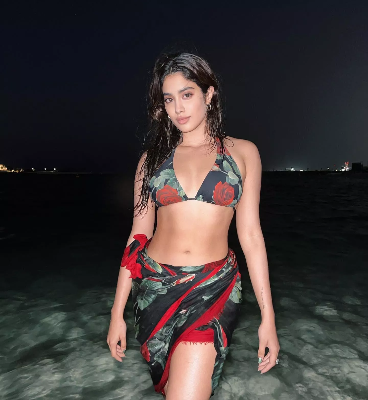 Jhanvi Kapoor in bikini.