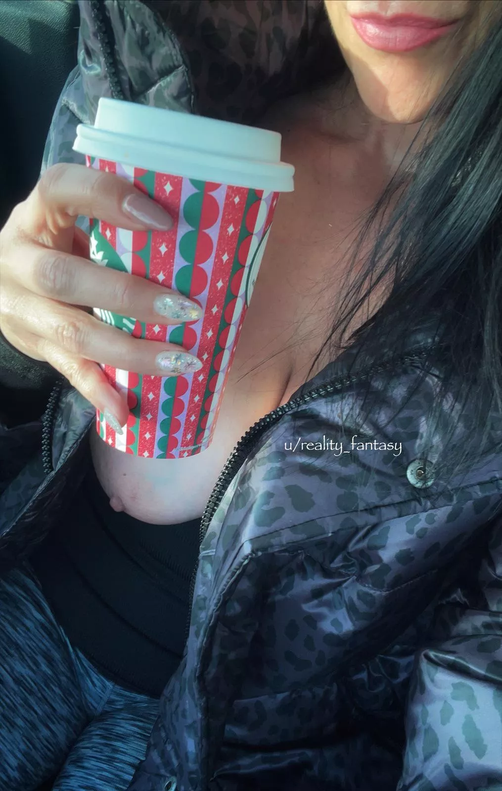 Join me for some coffee and holiday shopping...I hear the dressing rooms are fun 😏💋