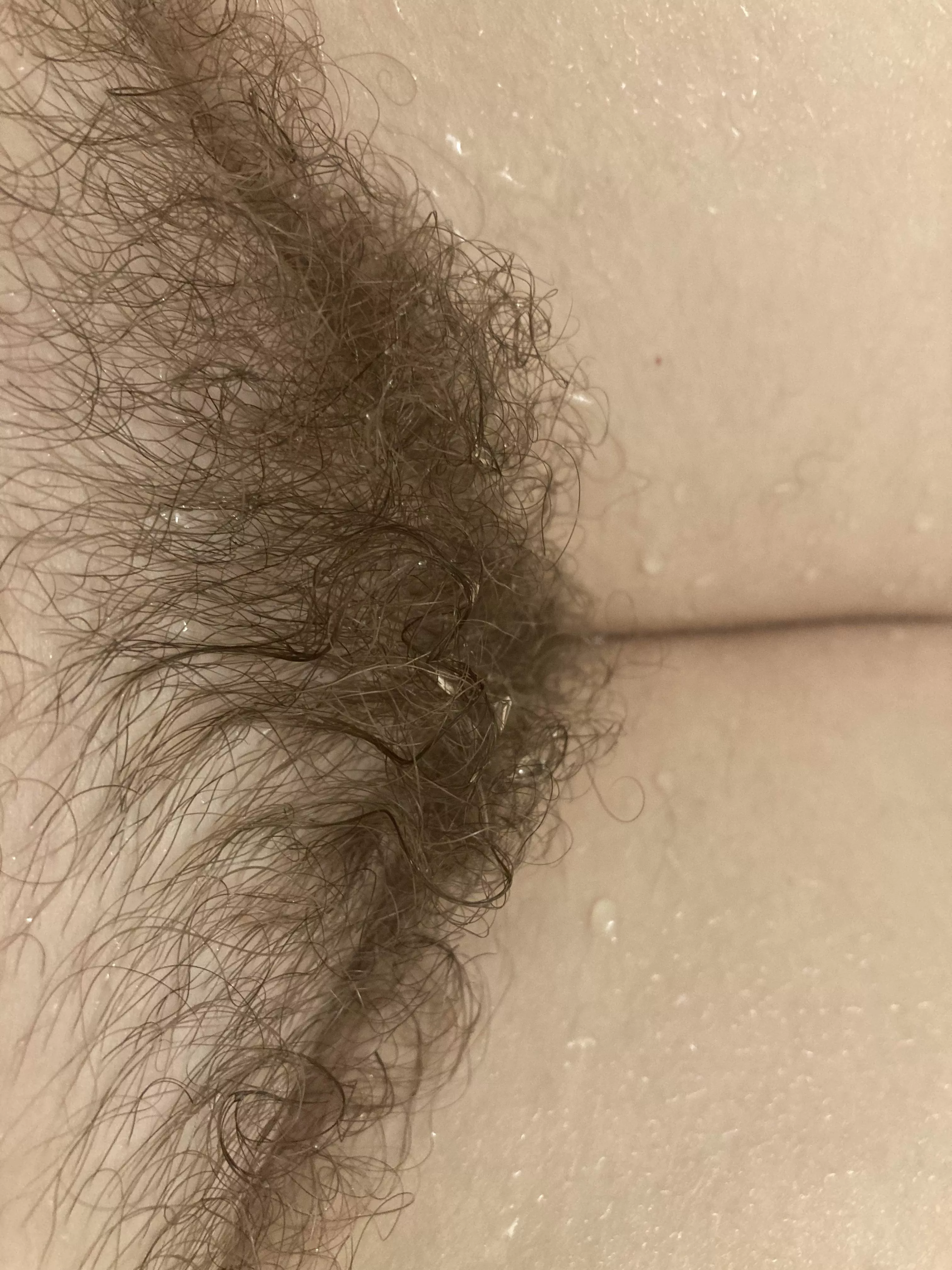 Join me in the bath tub? Love feeling the water in my pussy hairâ€¦!