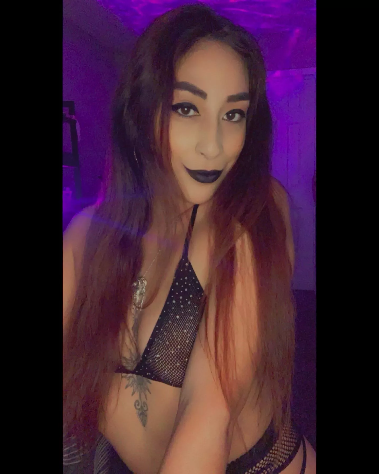 Join my OnlyFans for FREE❗️ 22 yo Naughty Latina 🍑💦 🖤✨ Frequent posts, custom videos, dick rates, sexting, and so much more! 🖤✨ Come say hi 🙈 Link down below! 👇🏽