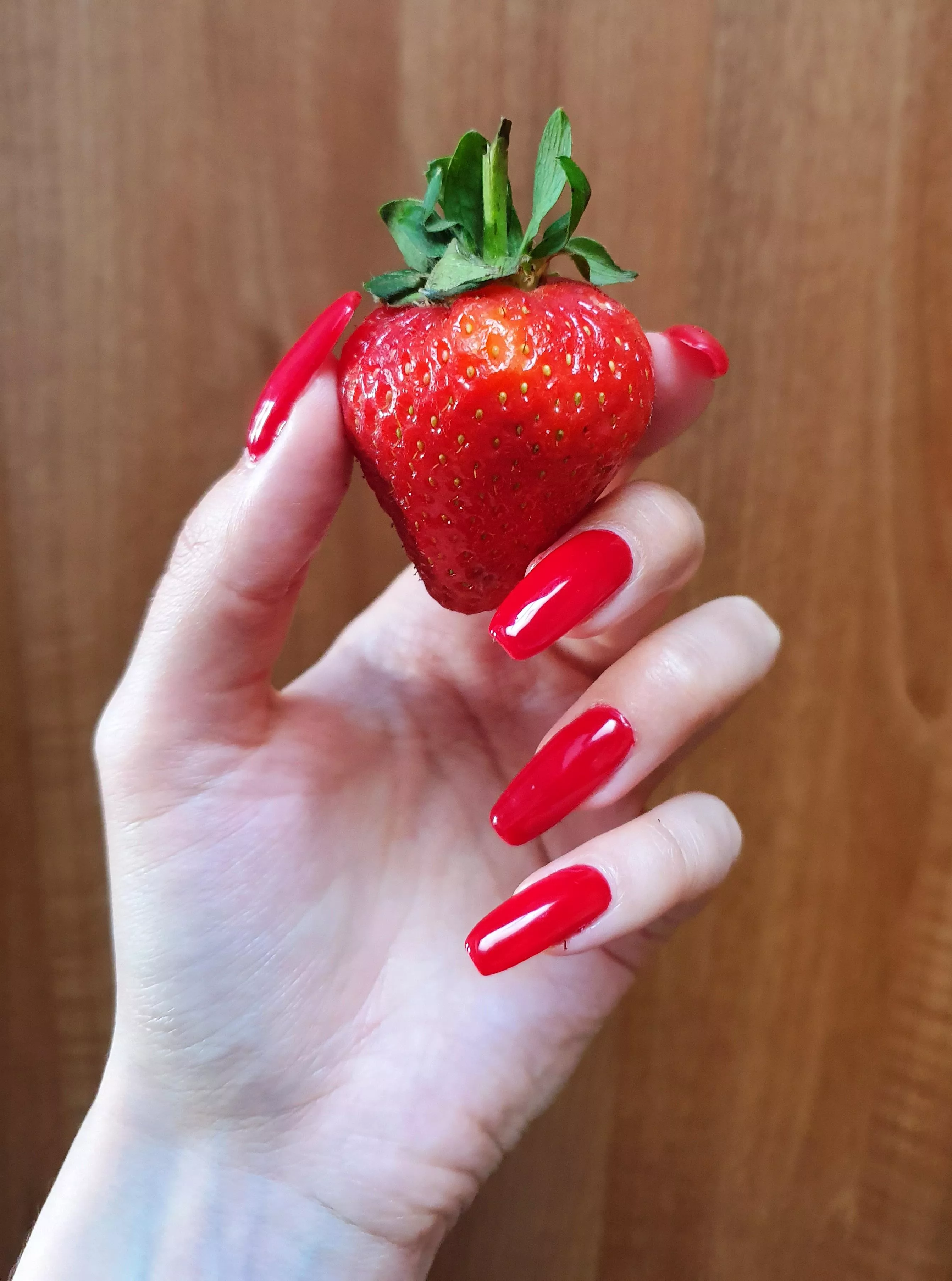 Juicy red natural nails 😍❤