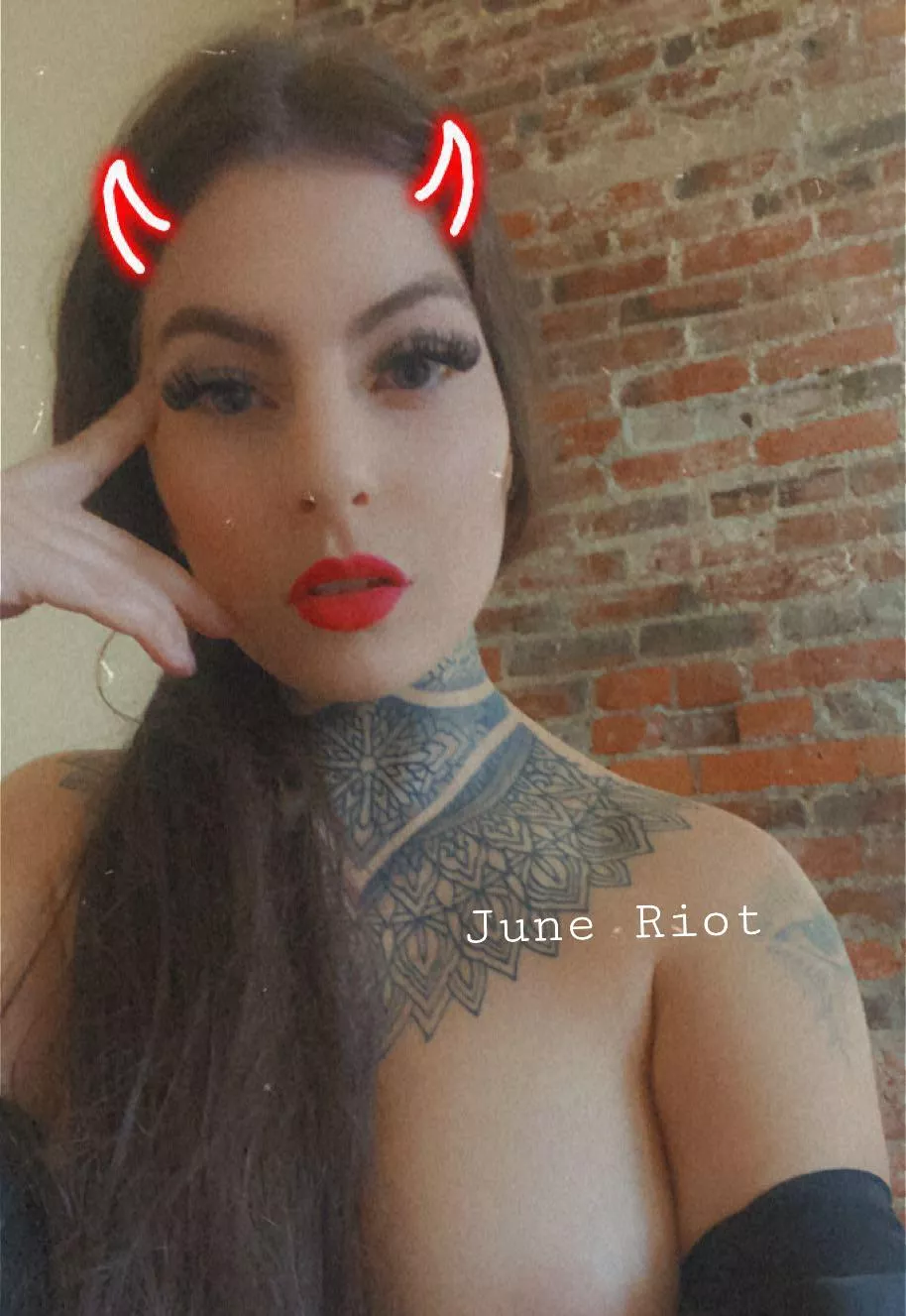 @juneriot_