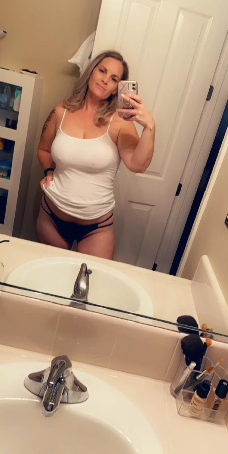 Just a curvy mom for you viewing pleasure