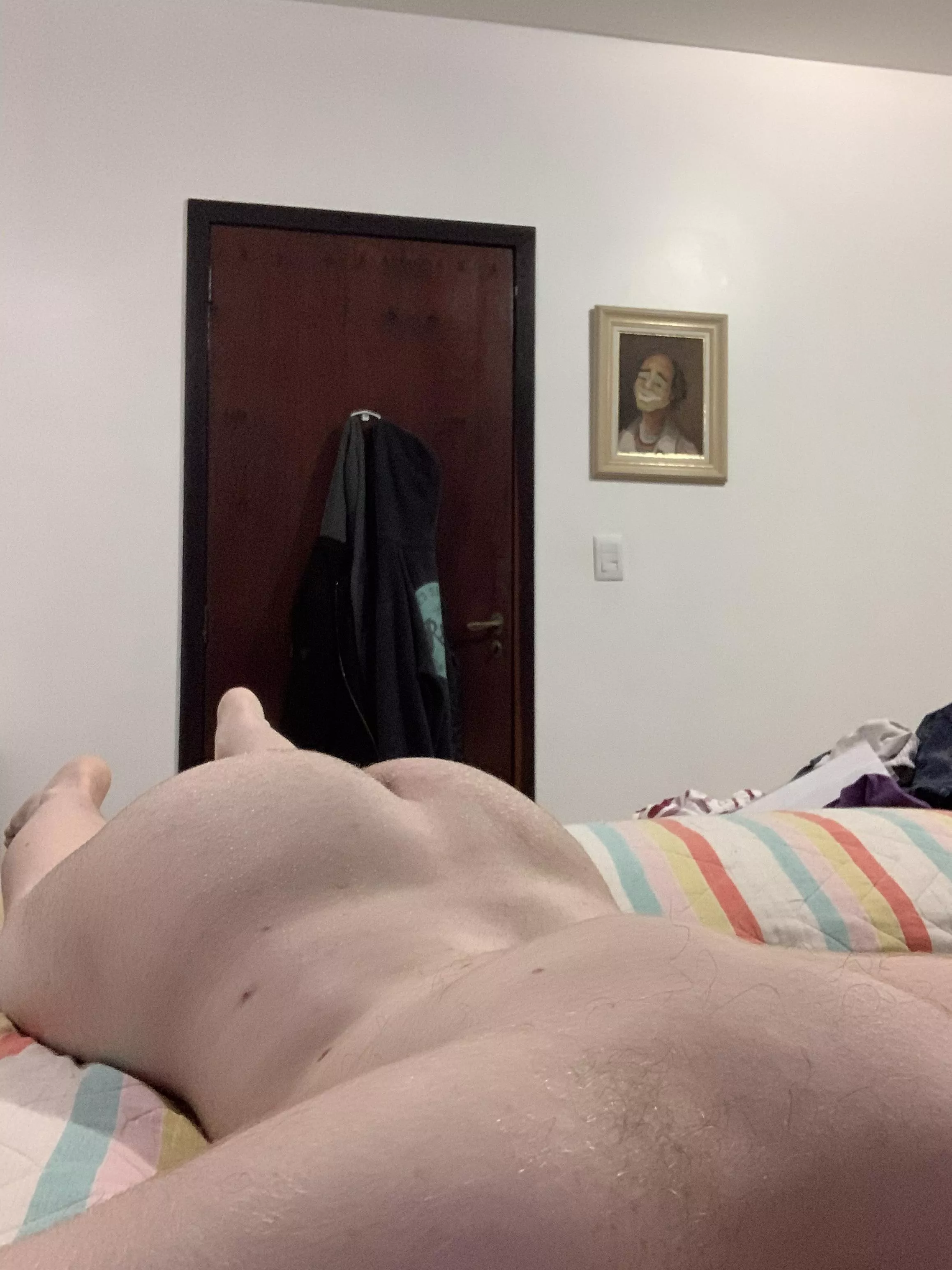 Just a straight guy who likes to show his butt. What u thank?