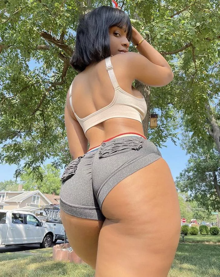 Just another hot day 🥵💕 SC: miss_baddie9819