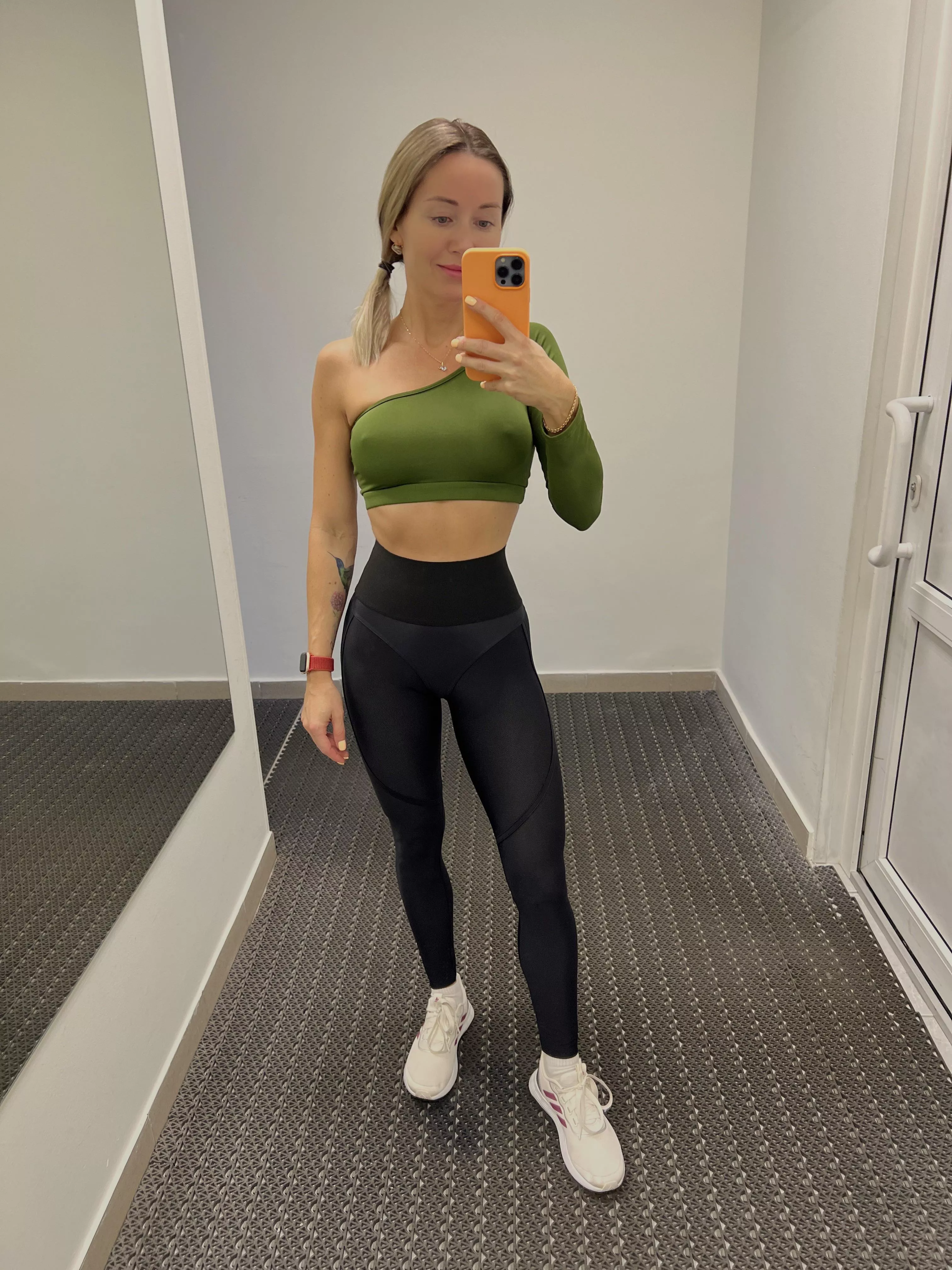 Just one more selfie 🤳 after my workout 💚