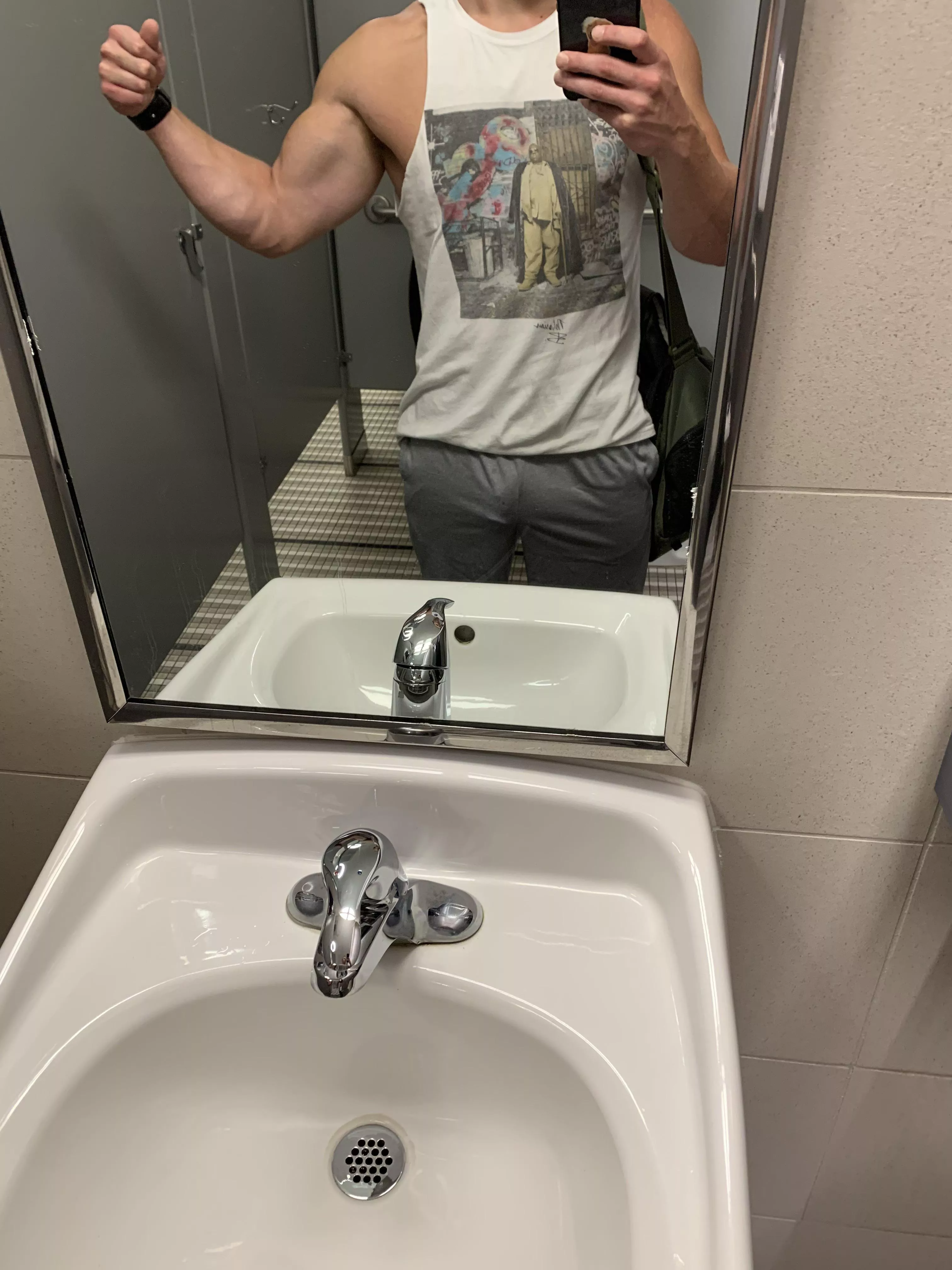 Just some [m]ore back and arms today 😮‍💨 gym selfie