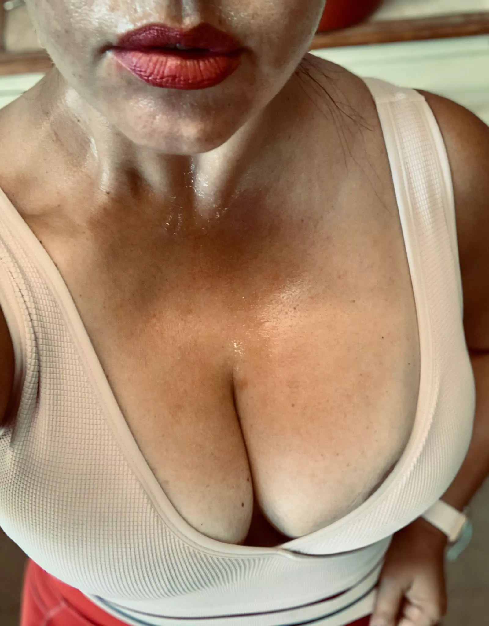 Just some post-workout cleavage for you! 😘💋