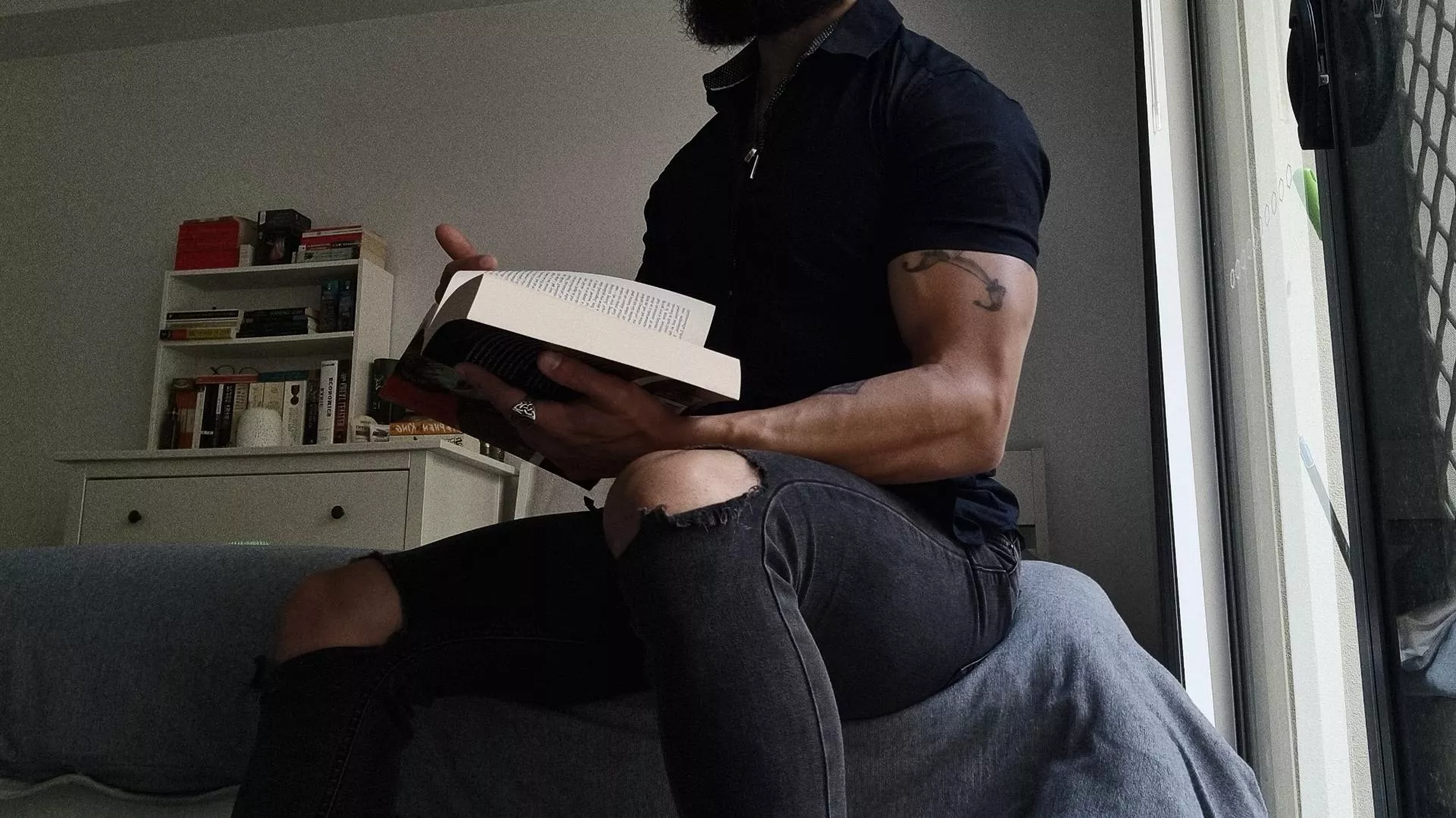 Just spreading some book cheeks ðŸ¤“