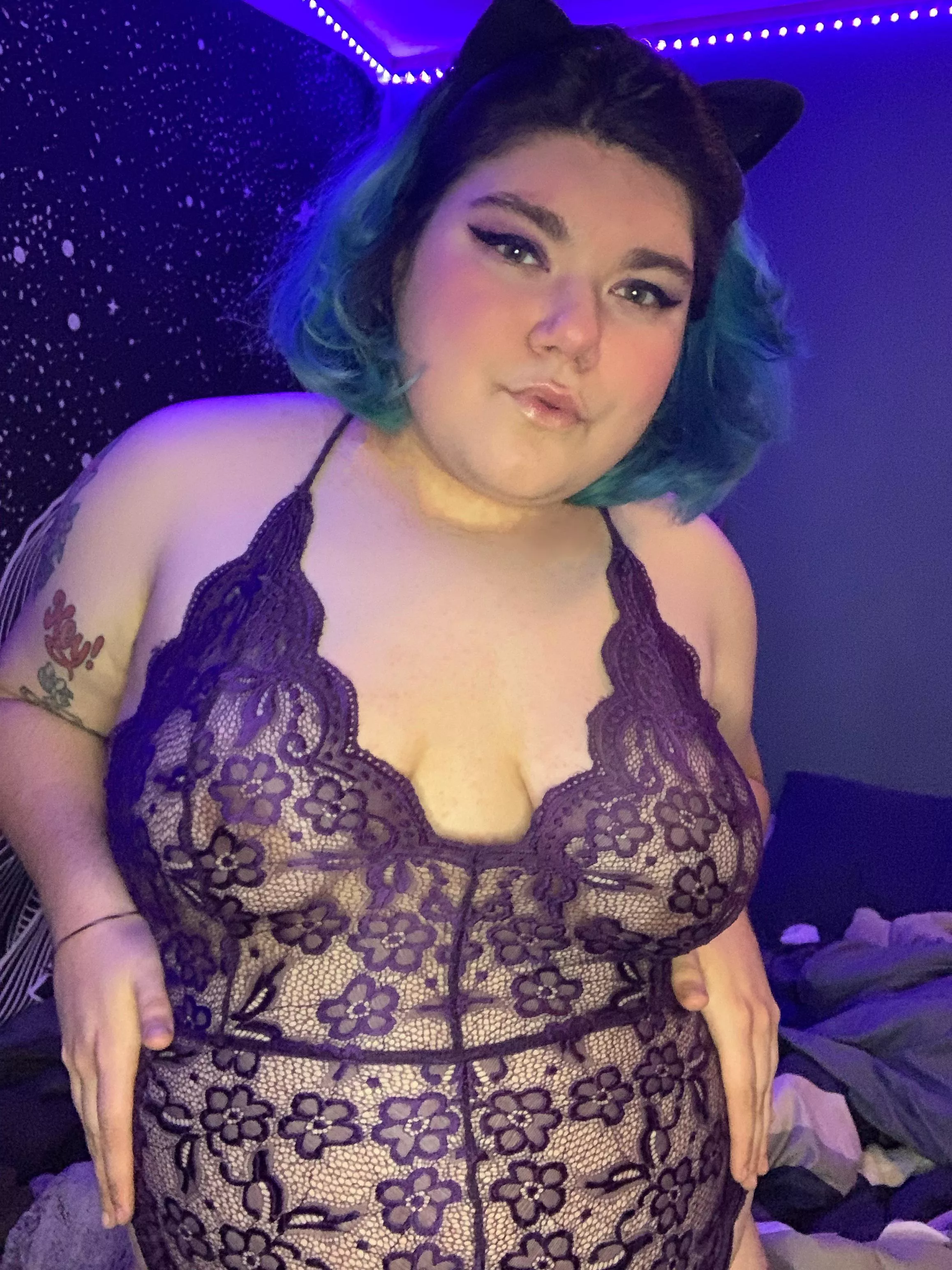 just trying on some lingerie a friend gifted me 💜