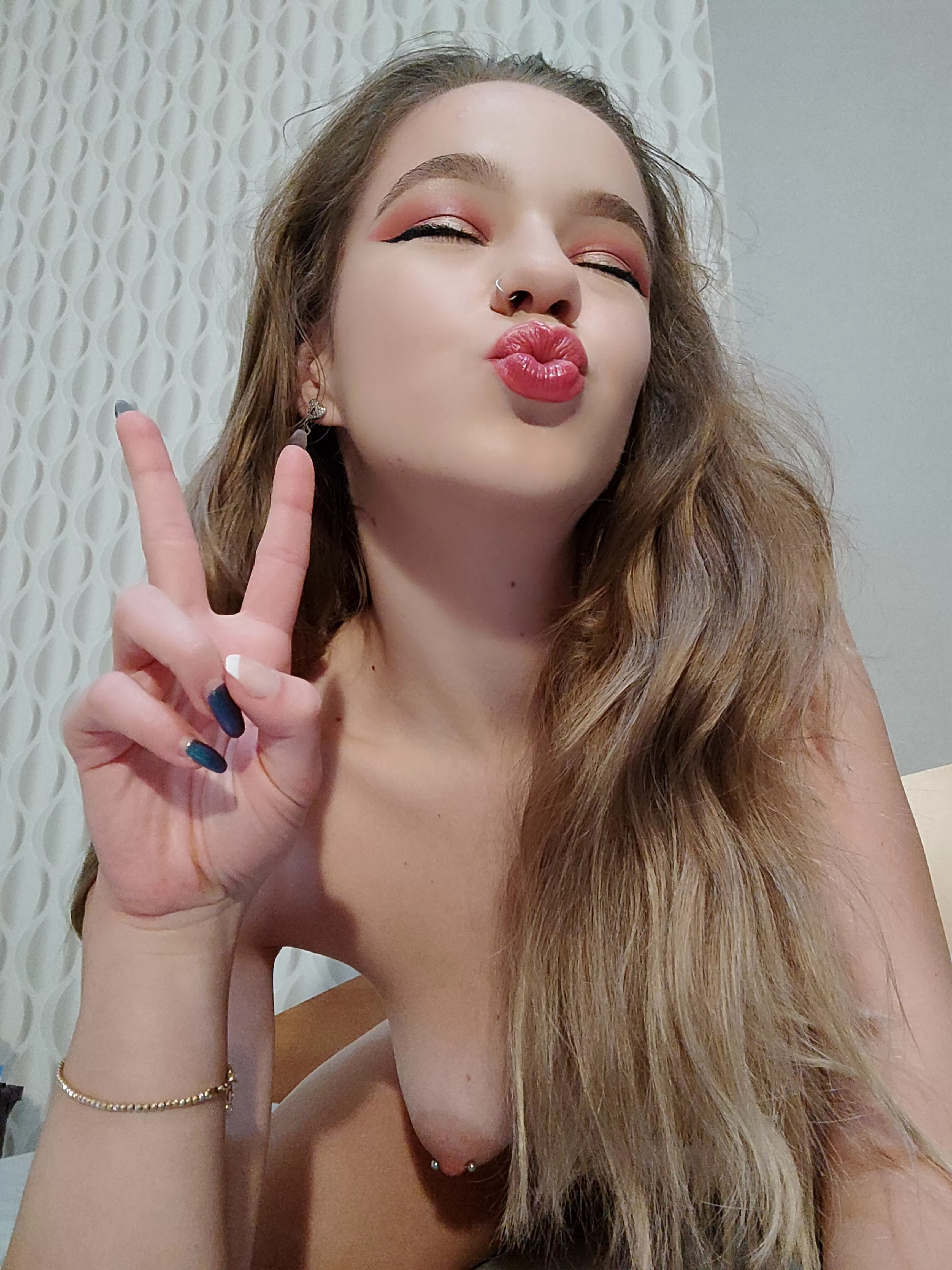 🍒Just turned 18 years old, barely legal 🍒😱 Extremely HORNY GIRL ❤️ I will make your cock cry!! 💦🍒 Custom or random videos and photos 🍒 Dick rating 🍒 Fetishes 🍒 Link below 👇