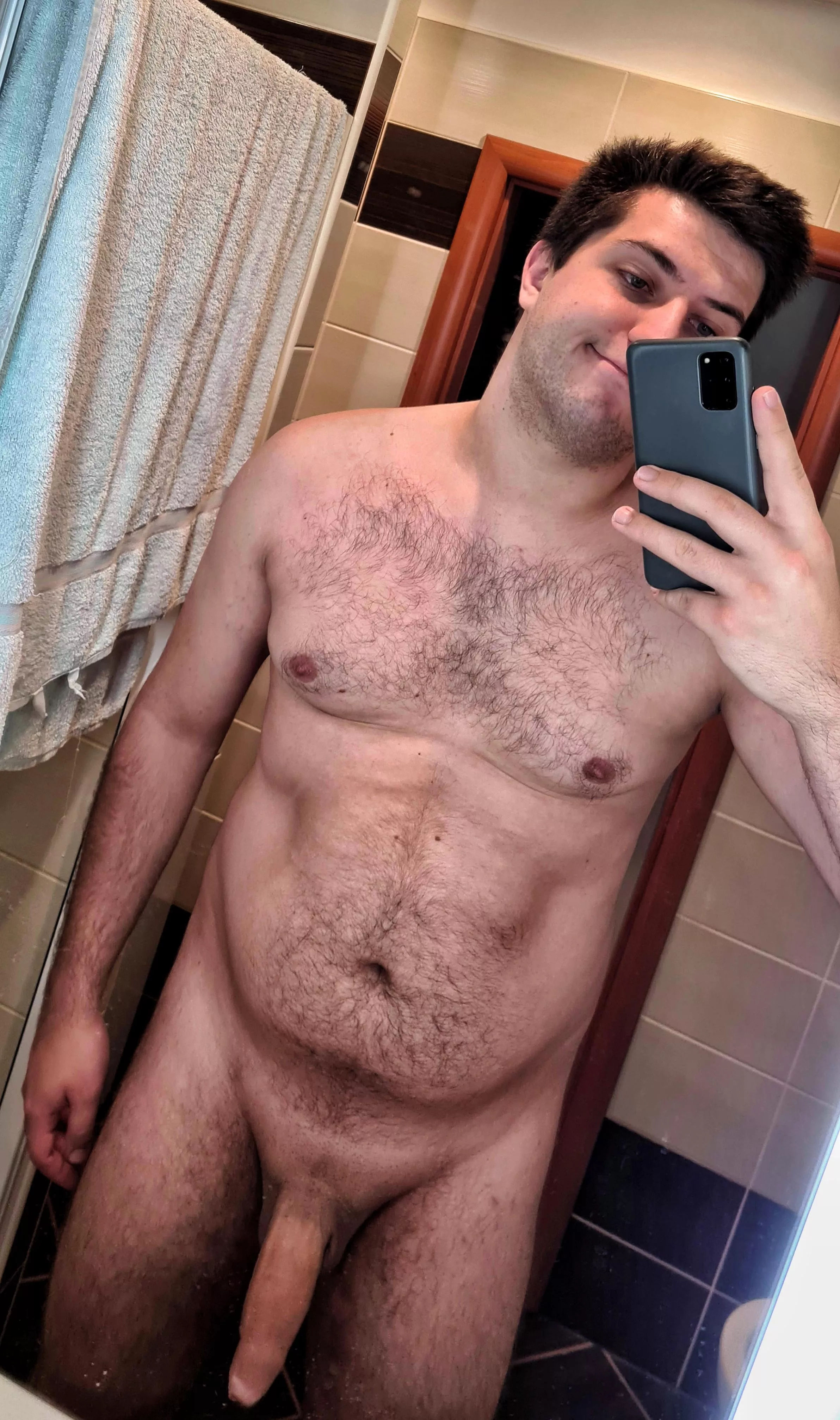 Just your regular friendly giant [M]23, 6'7, 250lbs