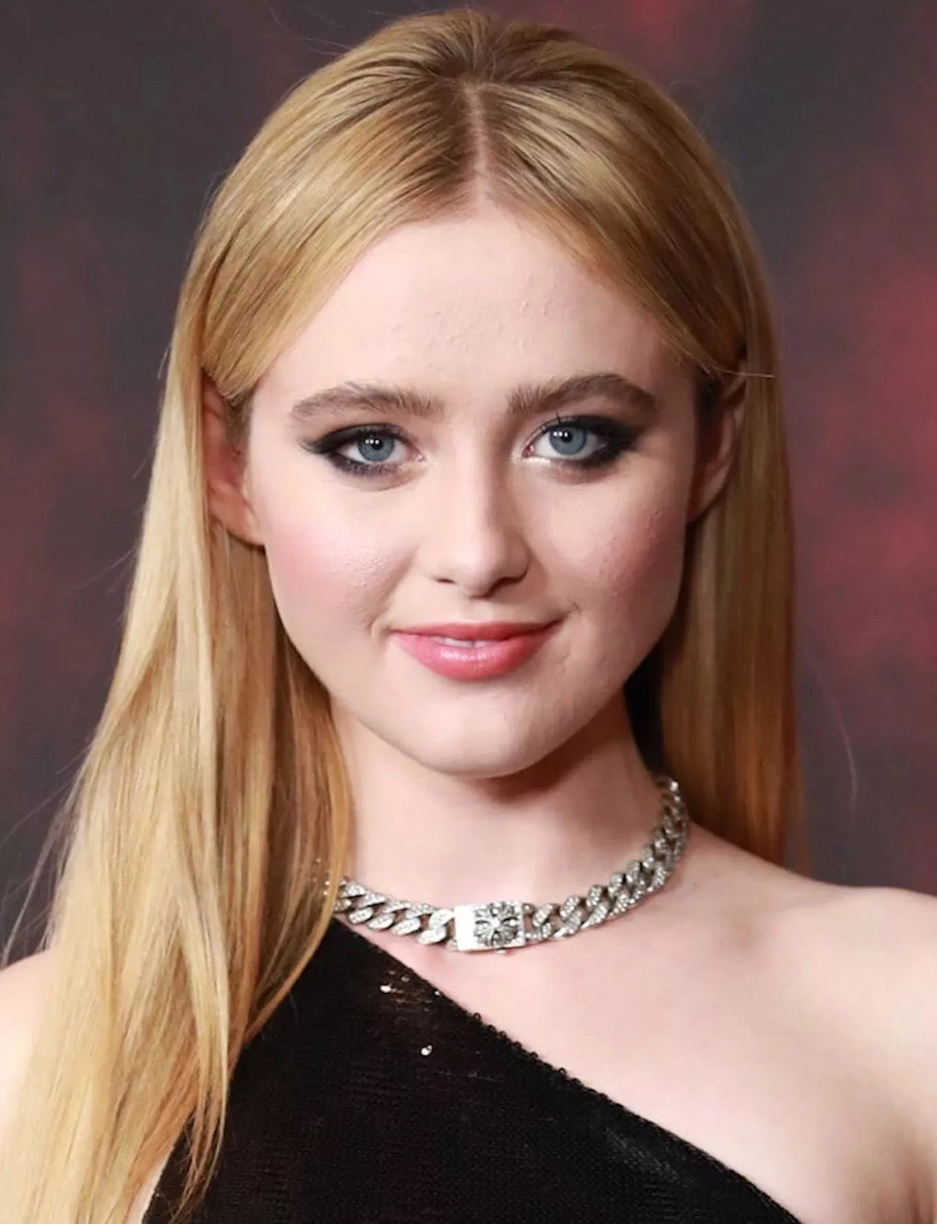 Kathryn Newton is so underrated. Someone can make me hard for and help me cum?