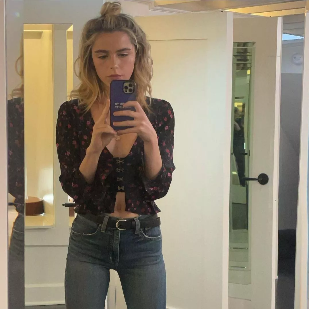 Kiernan Shipka - Tight as fuck