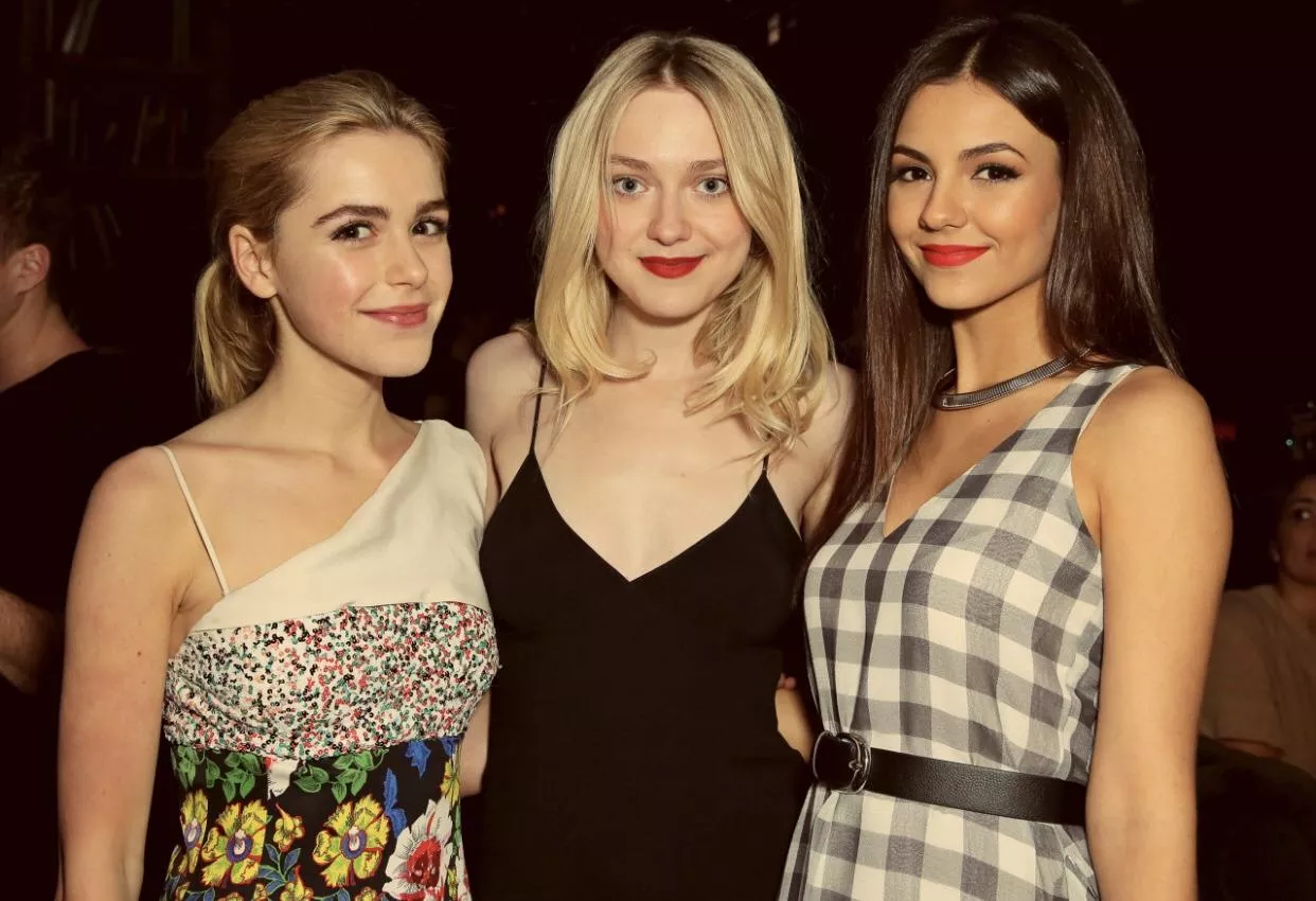 Kiernan Shipka,Dakota Fanning & Victoria Justice