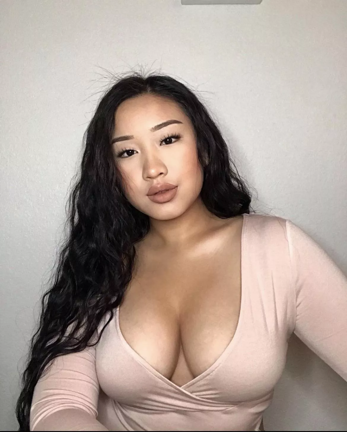 Kik is thottiesgetmehard. Please tribute this Asian queen