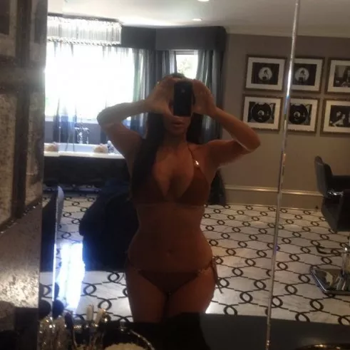 Kim looks so hot in tiny bikini