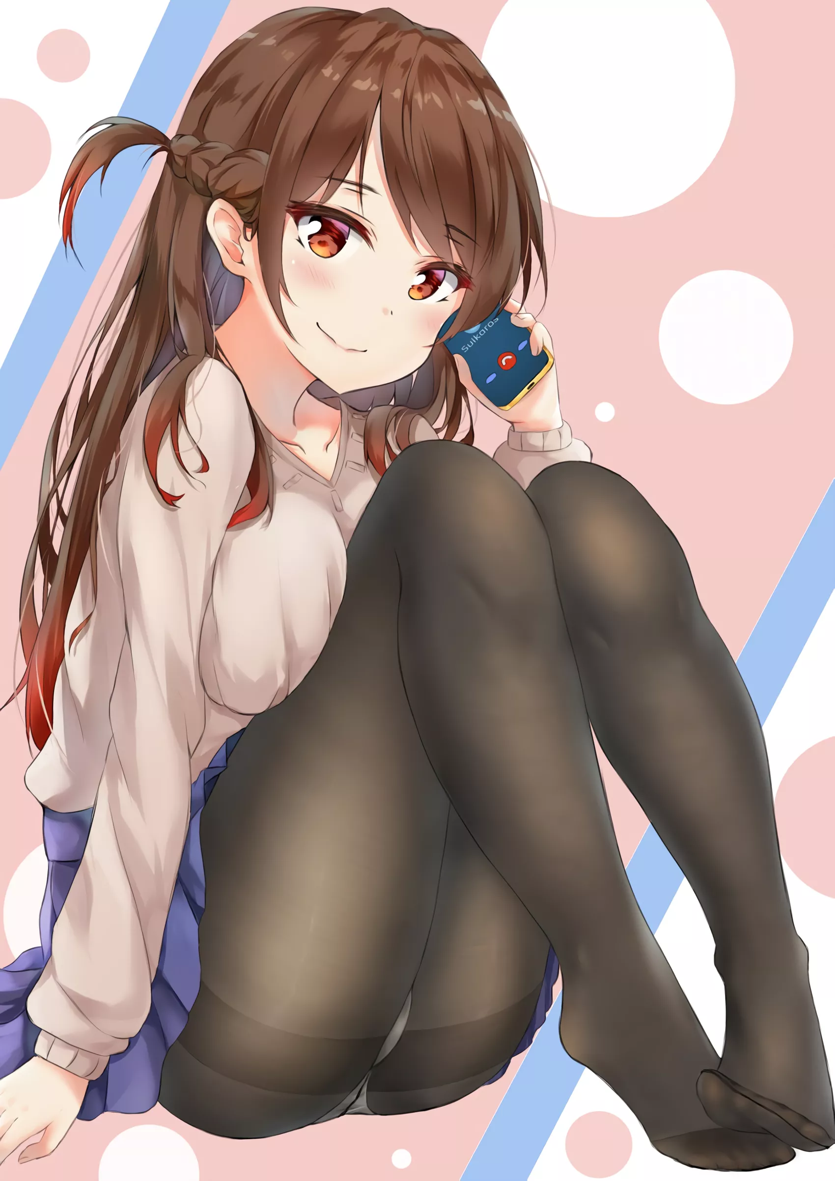 Knees up and phone [Kanojo Okarishimasu]