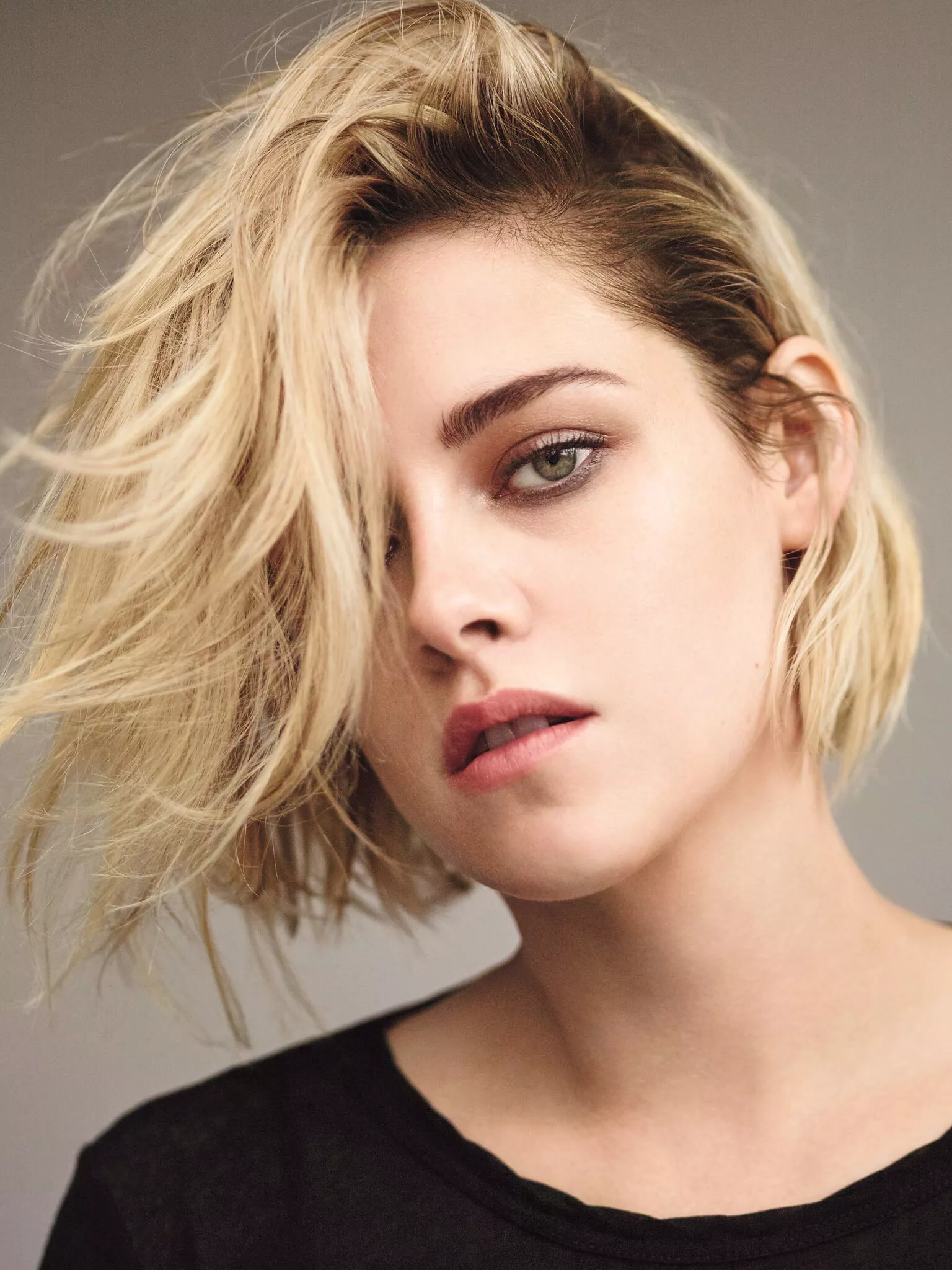 Kristen Stewart's beautiful face has my cock throbbing and leaking