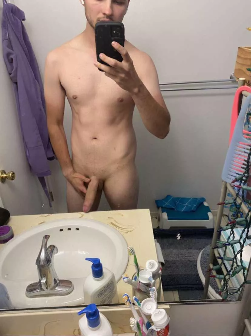 Lacking attention from my girlfriend. I bet youâ€™d appreciate me a little more ðŸ˜ðŸ˜ (m) 24