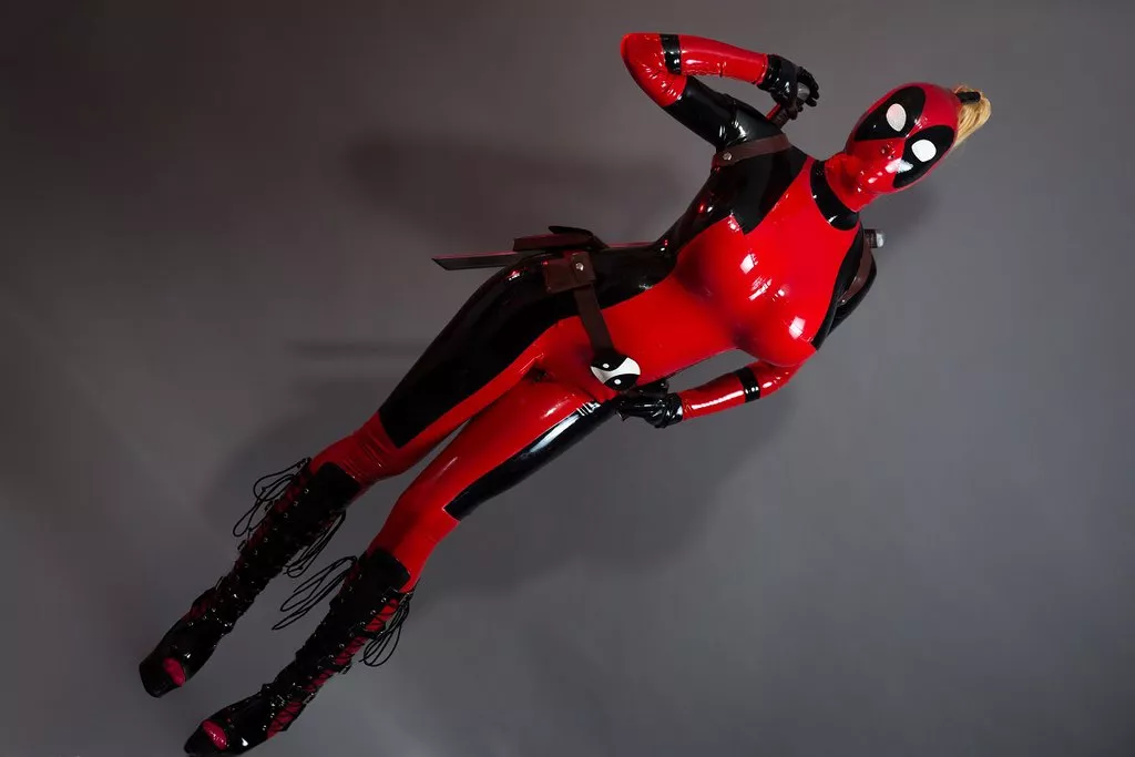 Lady Deadpool (By @ArianeStAmour - Tw)