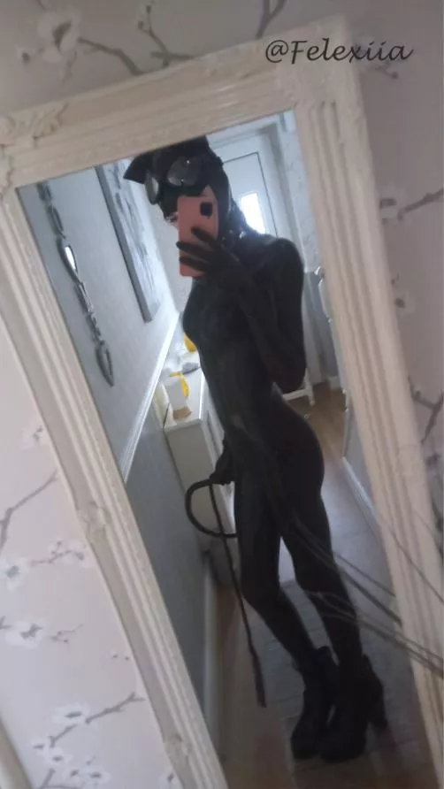 Latex Catwoman Cosplay :3