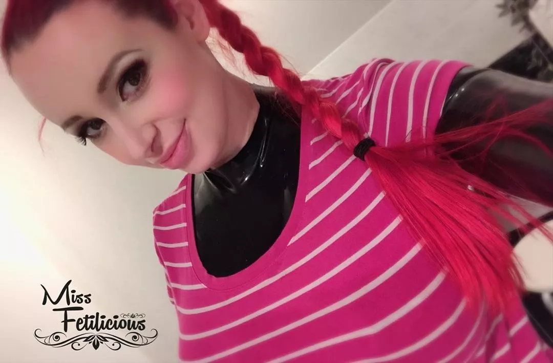 Latex layer underneath shirt | Find more of her here: https://www.instagram.com/missfetiliciousbackup/